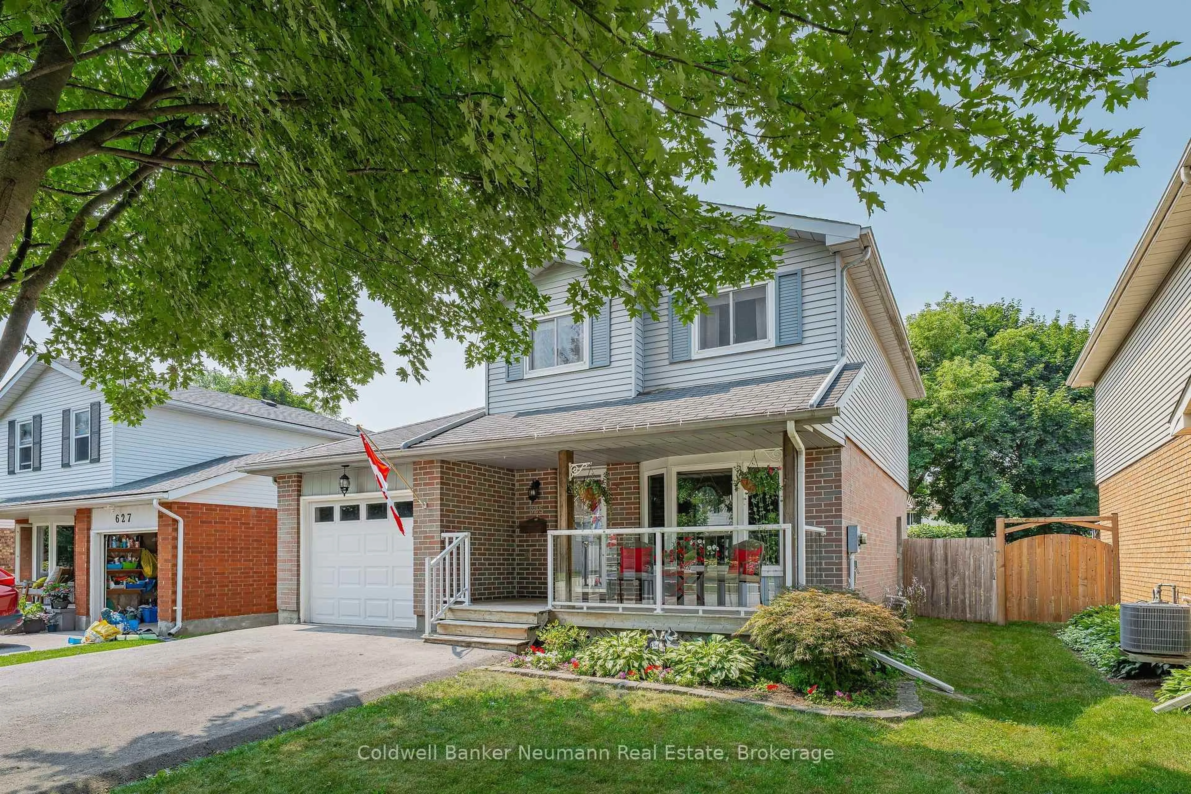 Home with vinyl exterior material, street for 625 Holman Cres, Centre Wellington Ontario N1M 3M1