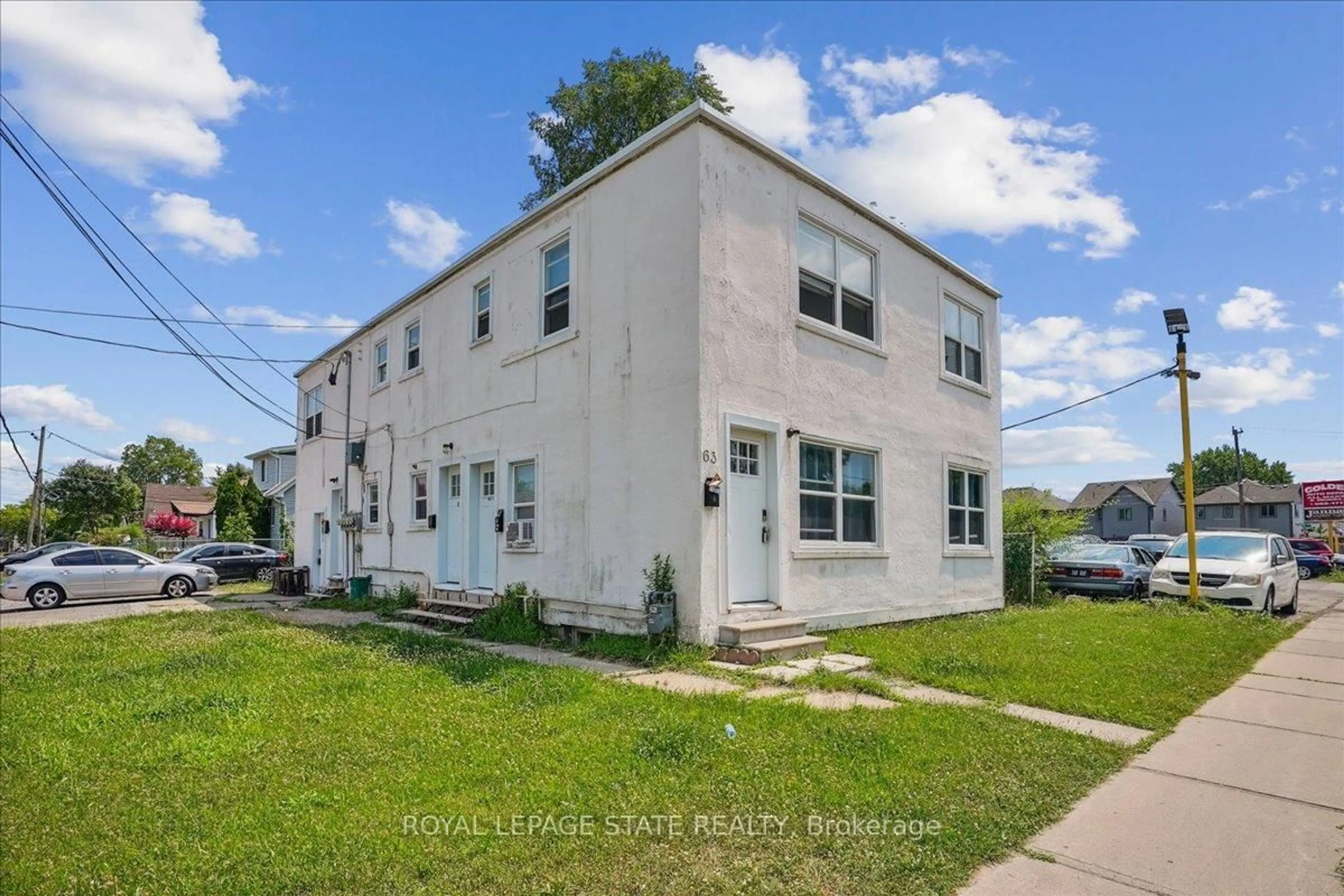 A pic from outside/outdoor area/front of a property/back of a property/a pic from drone, street for 63 Pelham Rd, St. Catharines Ontario L2S 1R6