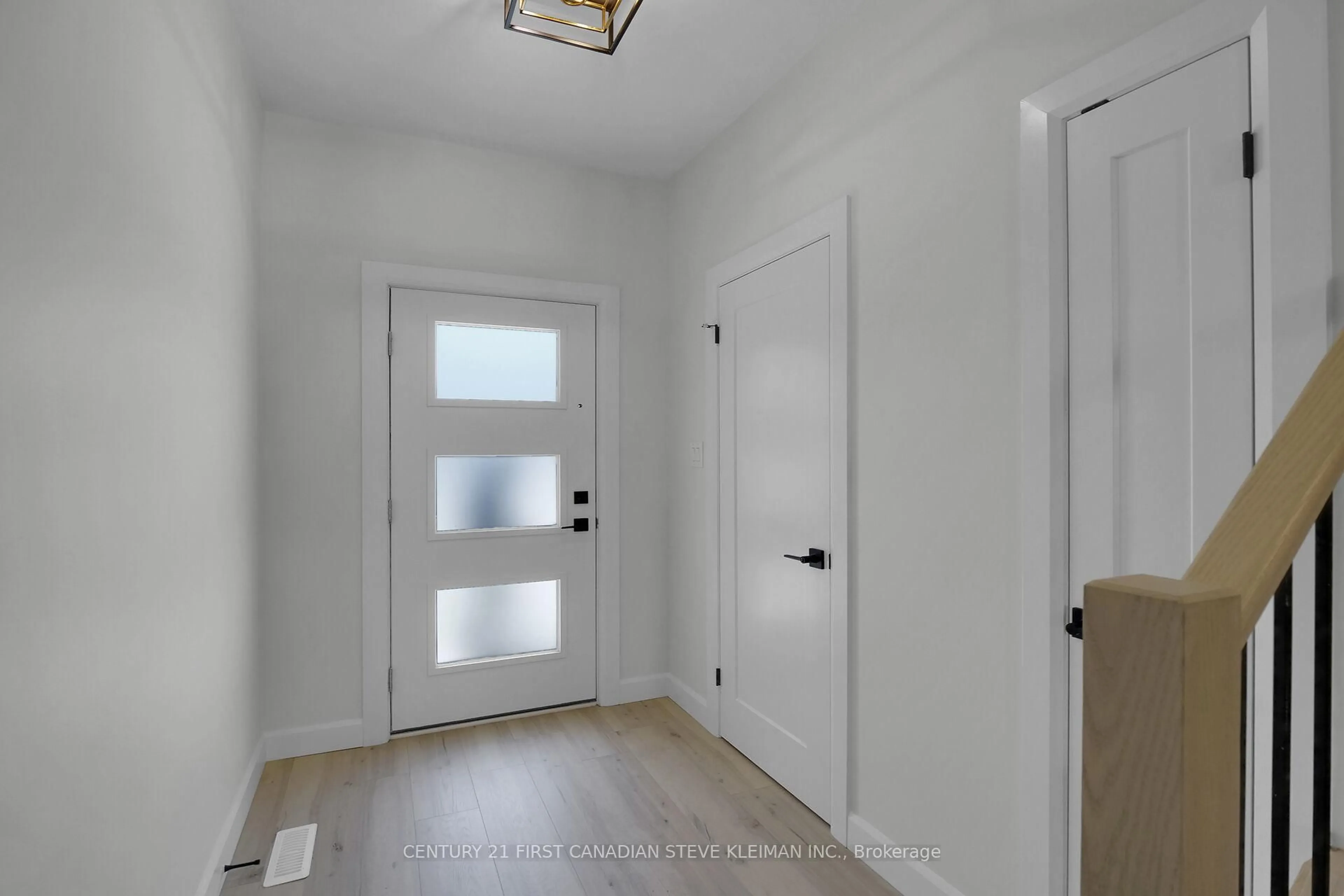 Indoor entryway for 2700 BUROAK Dr #67, London North Ontario N6G 5B6