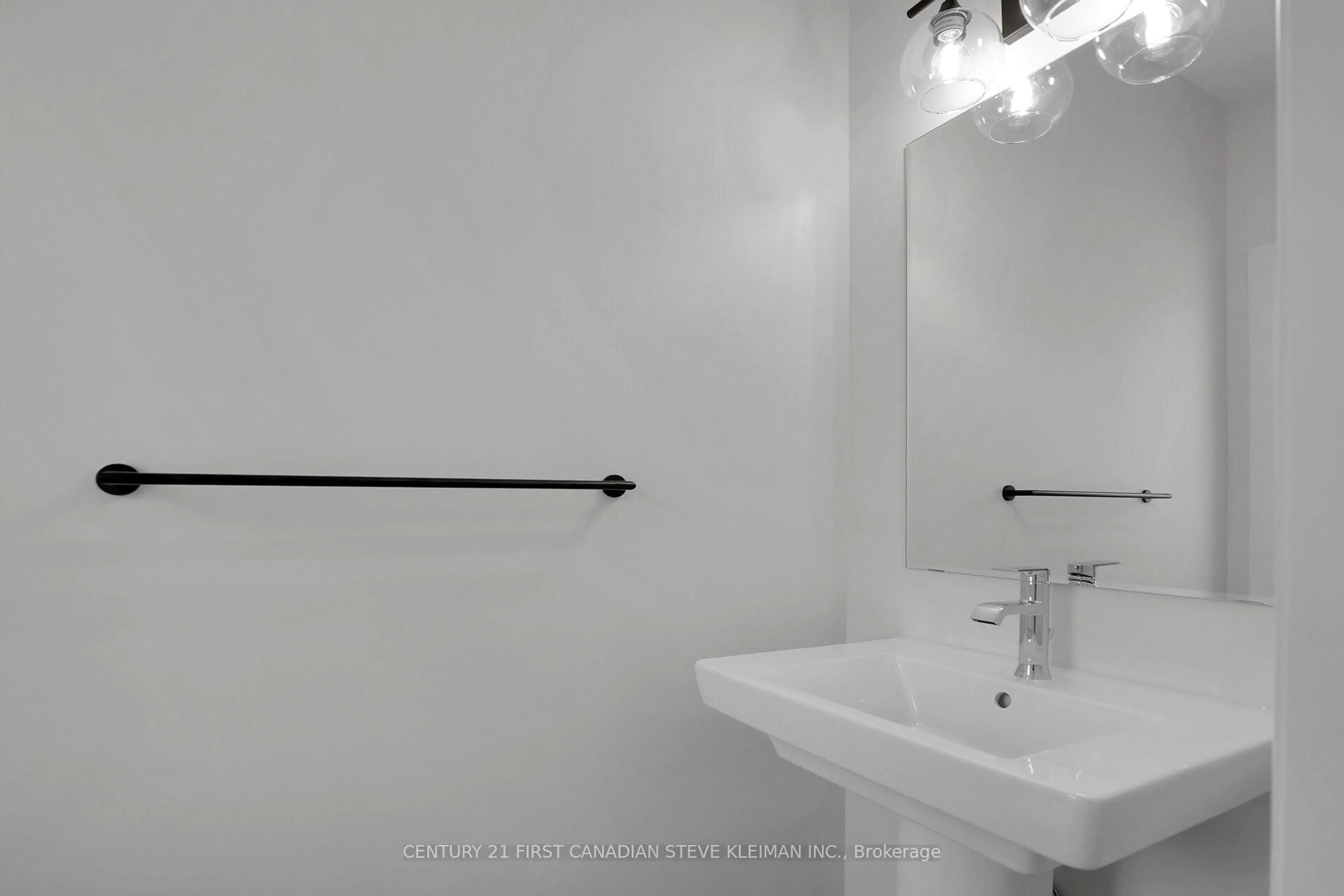 Standard bathroom, unknown for 2700 BUROAK Dr #67, London North Ontario N6G 5B6