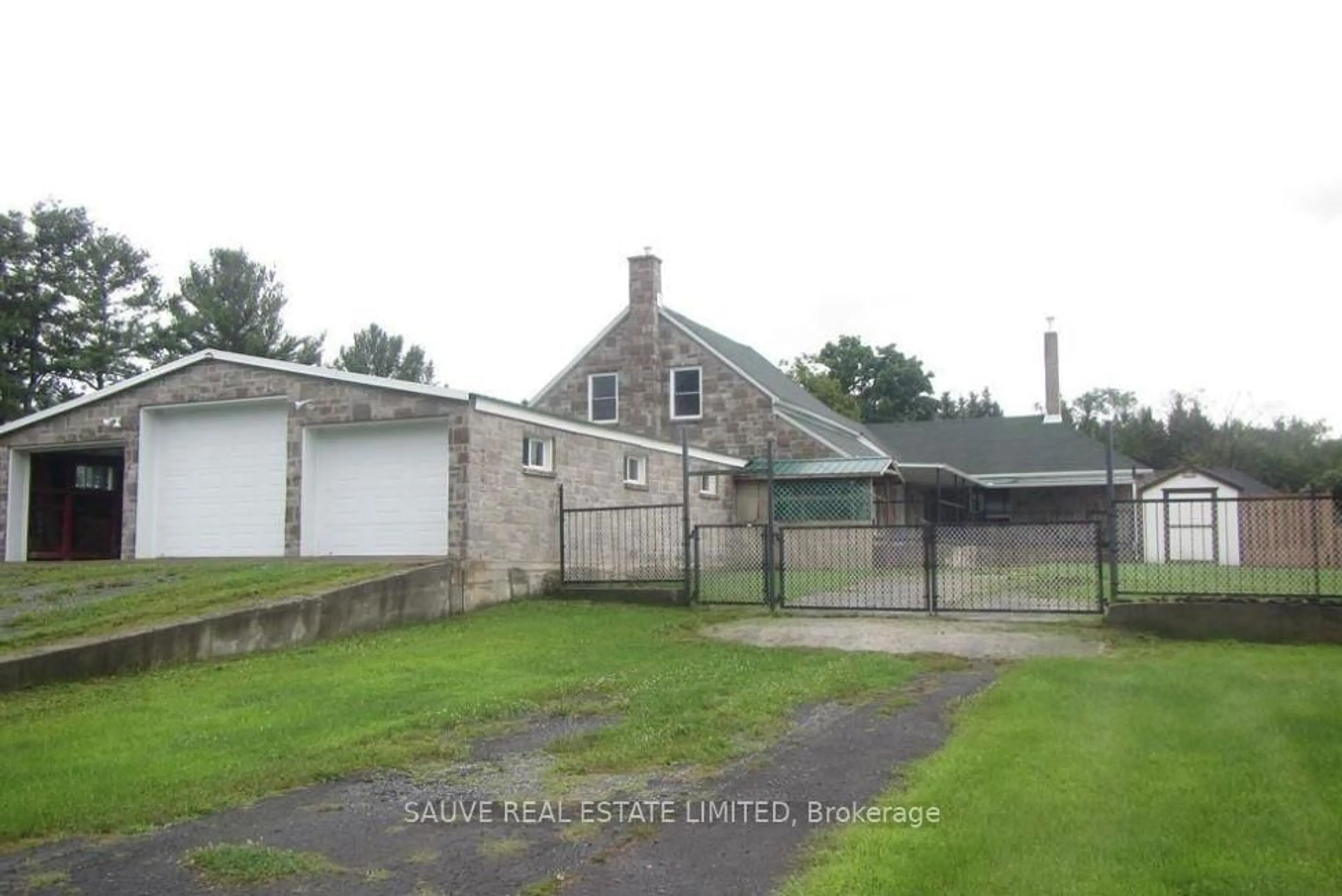 A pic from outside/outdoor area/front of a property/back of a property/a pic from drone, building for 4119 Willy Bill Rd, South Glengarry Ontario K0C 1B0