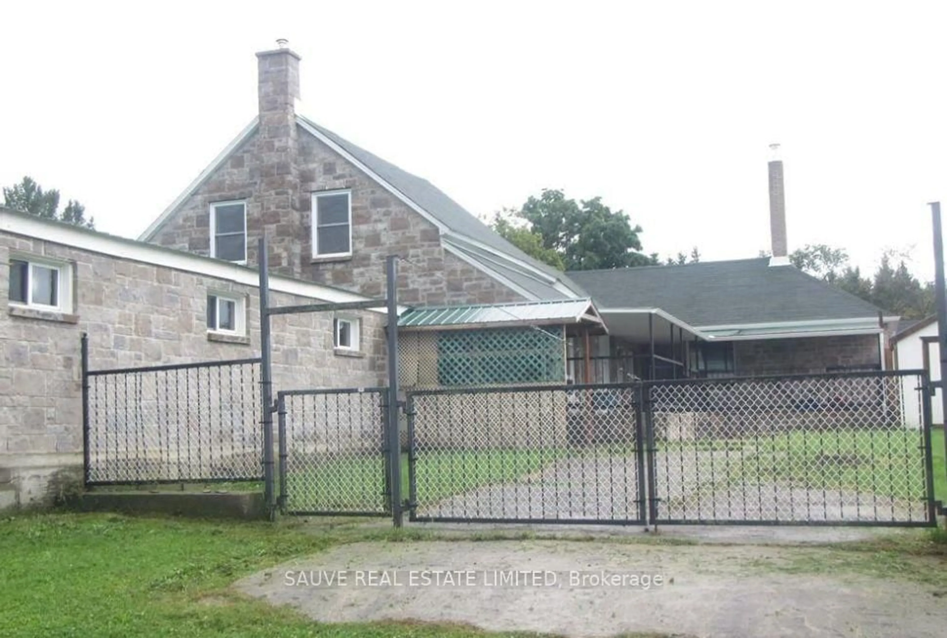 A pic from outside/outdoor area/front of a property/back of a property/a pic from drone, building for 4119 Willy Bill Rd, South Glengarry Ontario K0C 1B0