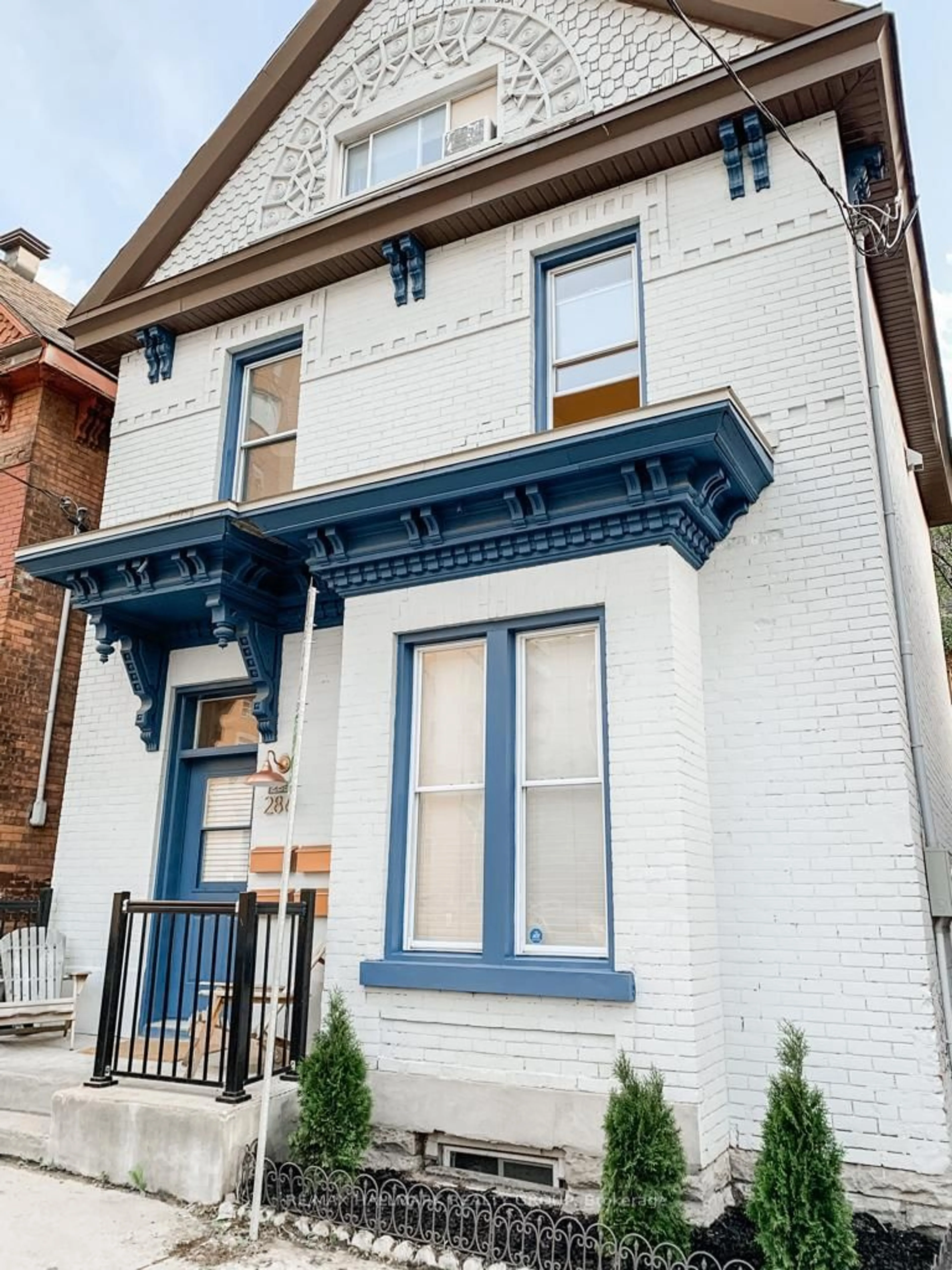 Home with brick exterior material, building for 286 Kent St, Ottawa Ontario K2P 2A4