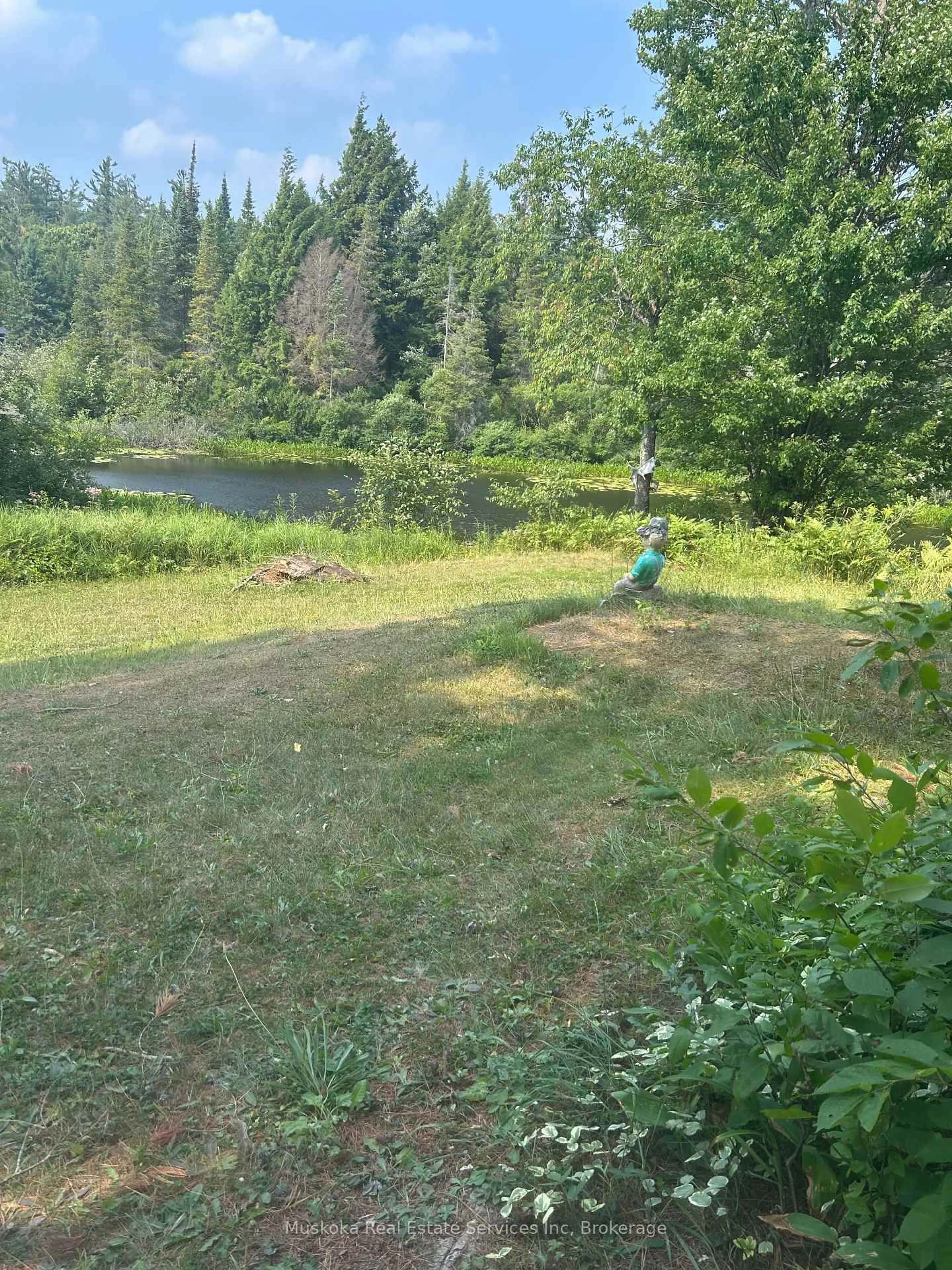 A pic from outside/outdoor area/front of a property/back of a property/a pic from drone, water/lake/river/ocean view for 1073 Fire Route A1 Dr, Gravenhurst Ontario P1P 1R3
