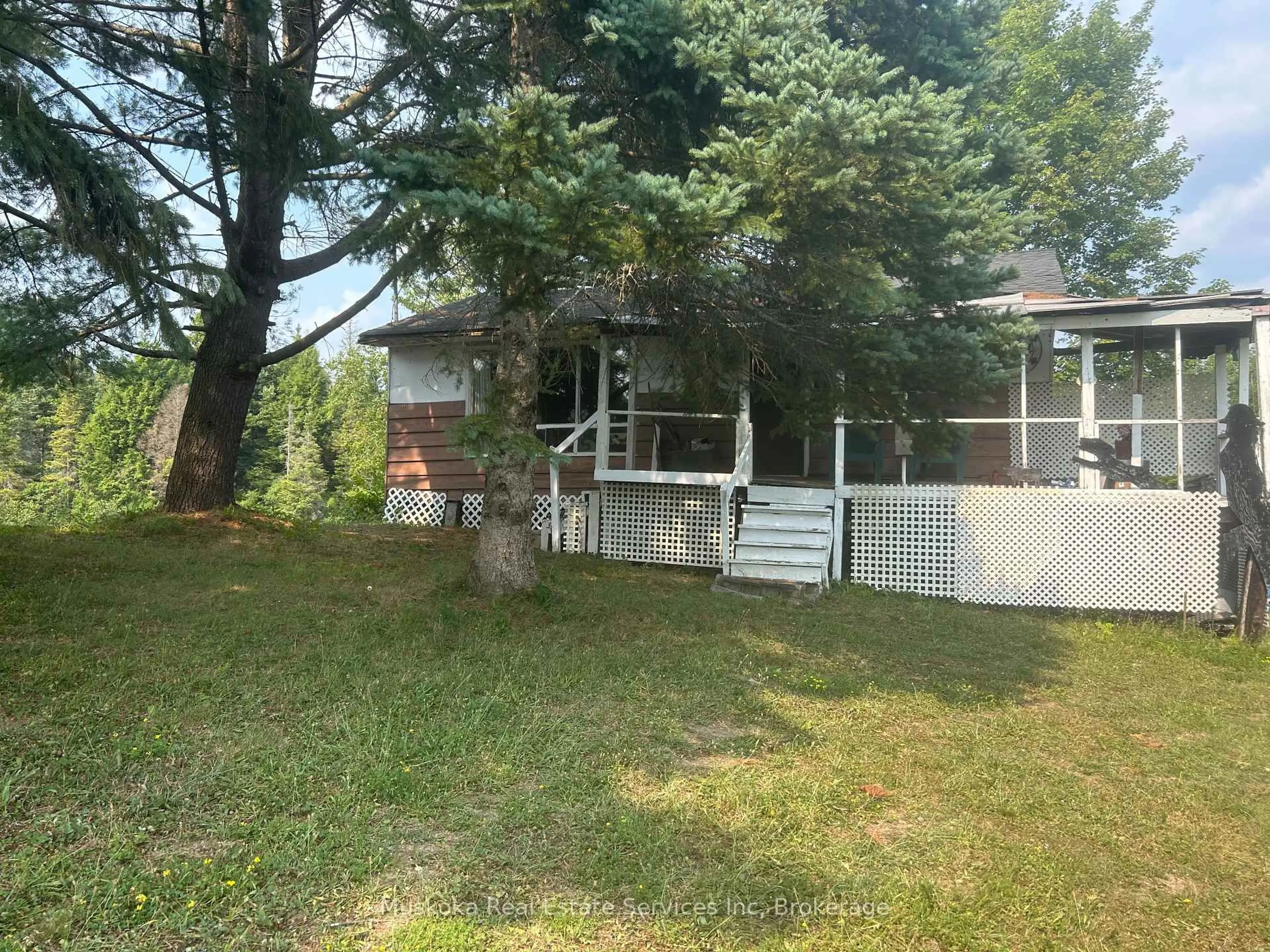 A pic from outside/outdoor area/front of a property/back of a property/a pic from drone, unknown for 1073 Fire Route A1 Dr, Gravenhurst Ontario P1P 1R3