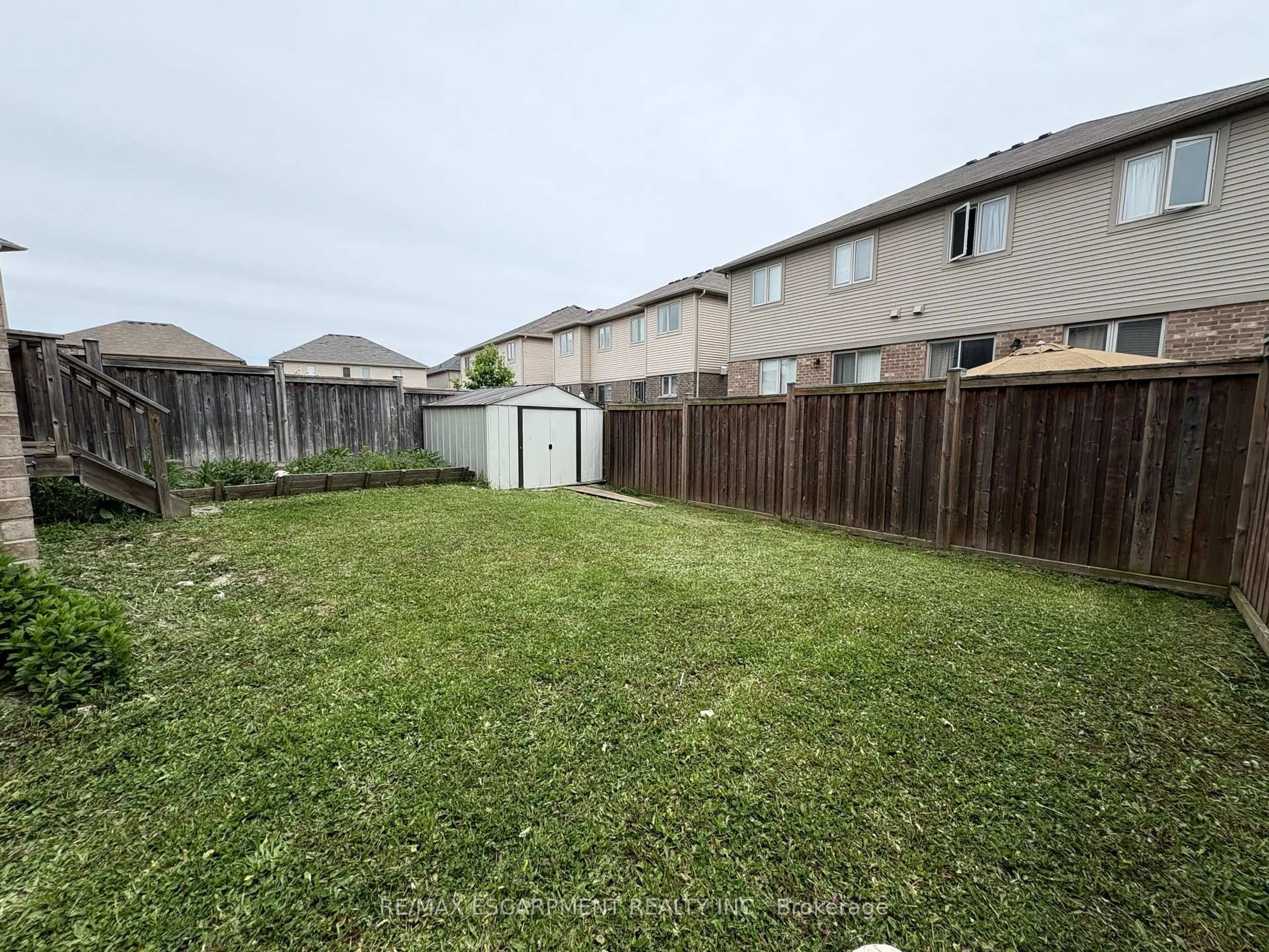 A pic from outside/outdoor area/front of a property/back of a property/a pic from drone, unknown for 136 Westbank Tr, Hamilton Ontario L8J 1R5