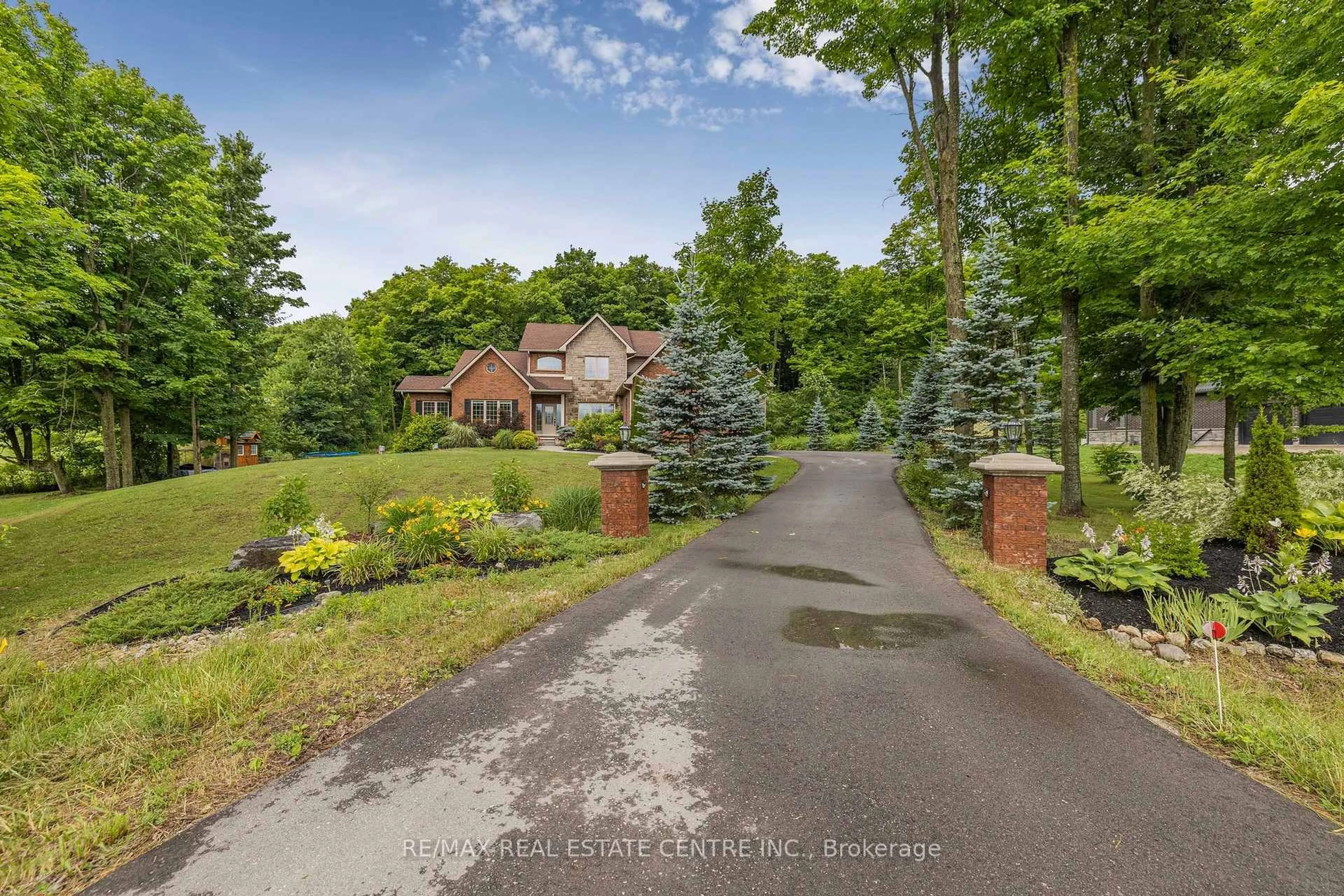 A pic from outside/outdoor area/front of a property/back of a property/a pic from drone, street for 2 Ashlea Lane, Melancthon Ontario L9V 3M9