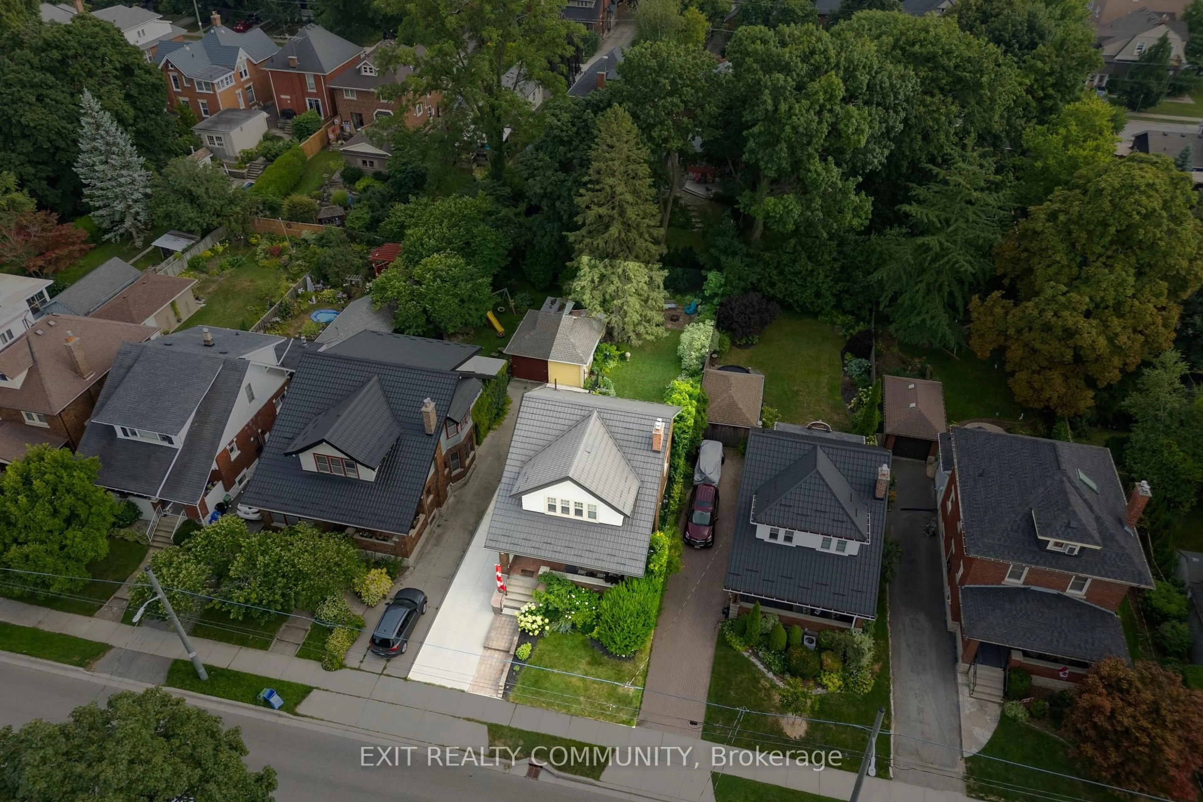 A pic from outside/outdoor area/front of a property/back of a property/a pic from drone, street for 241 Briscoe St, London South Ontario N6C 1X5