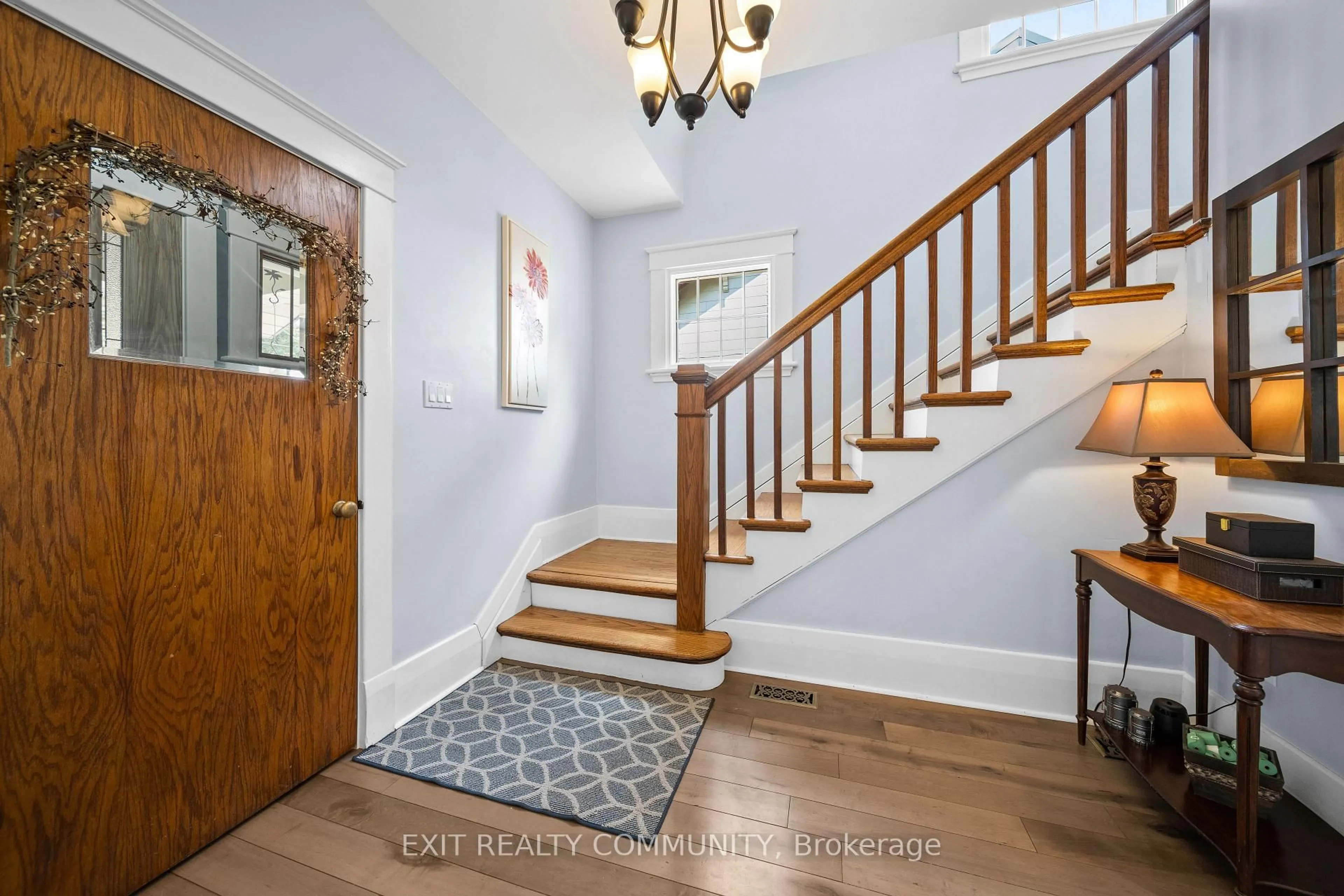 Indoor entryway for 241 Briscoe St, London South Ontario N6C 1X5