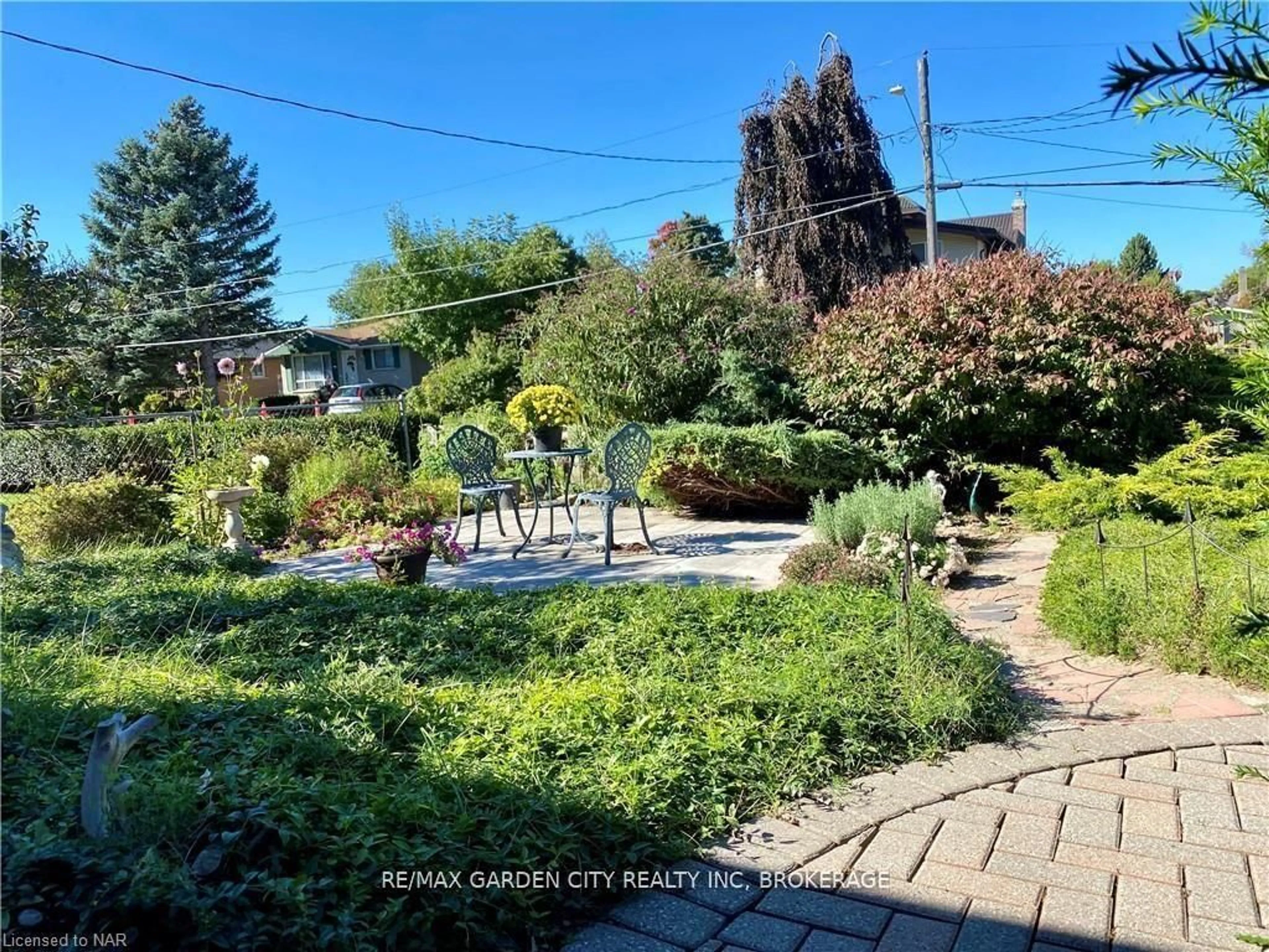 Patio, street for 64 Dorothy St, St. Catharines Ontario L2N 4A6