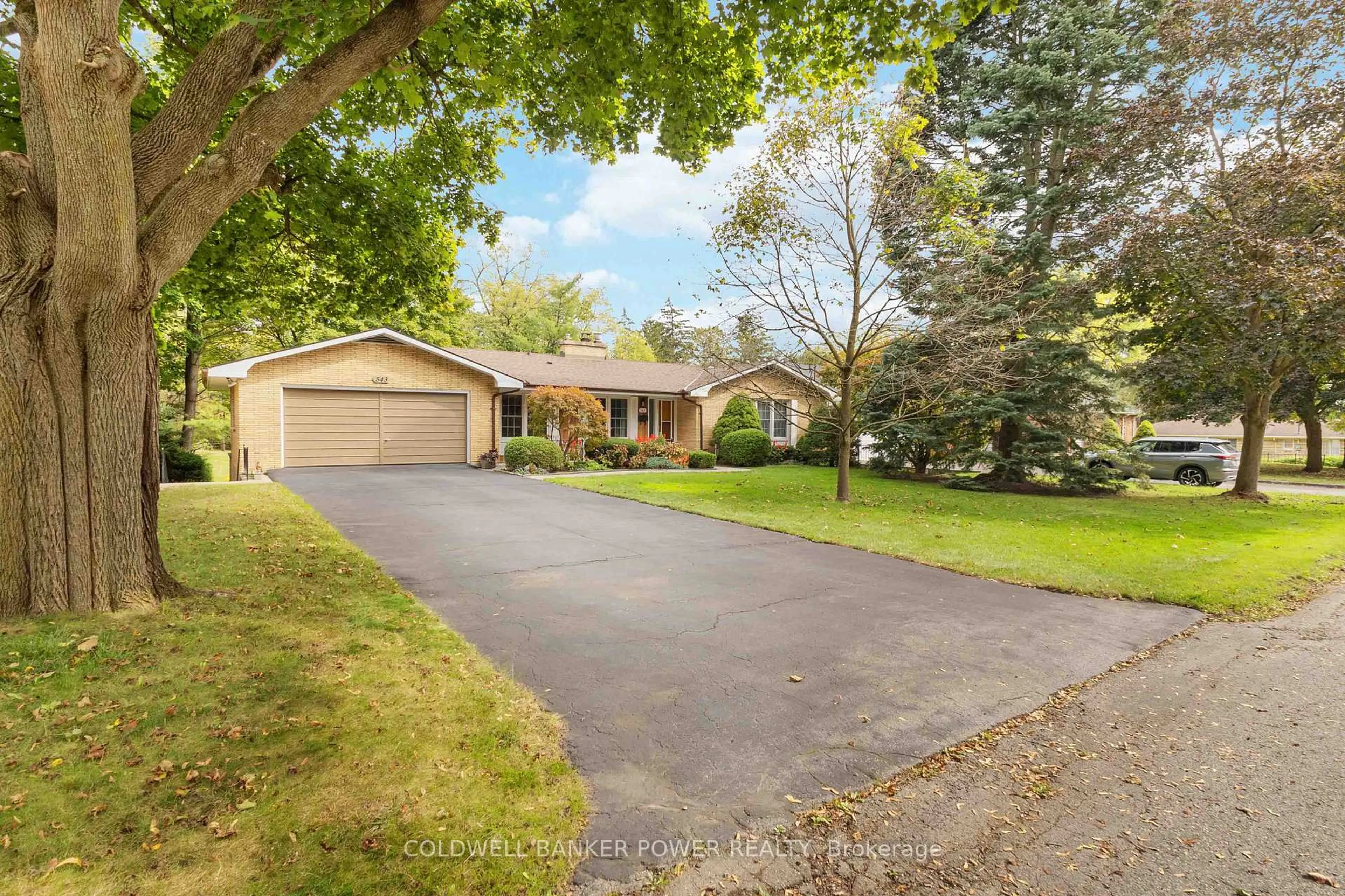 A pic from outside/outdoor area/front of a property/back of a property/a pic from drone, street for 543 Kininvie Dr, London North Ontario N6G 1P1