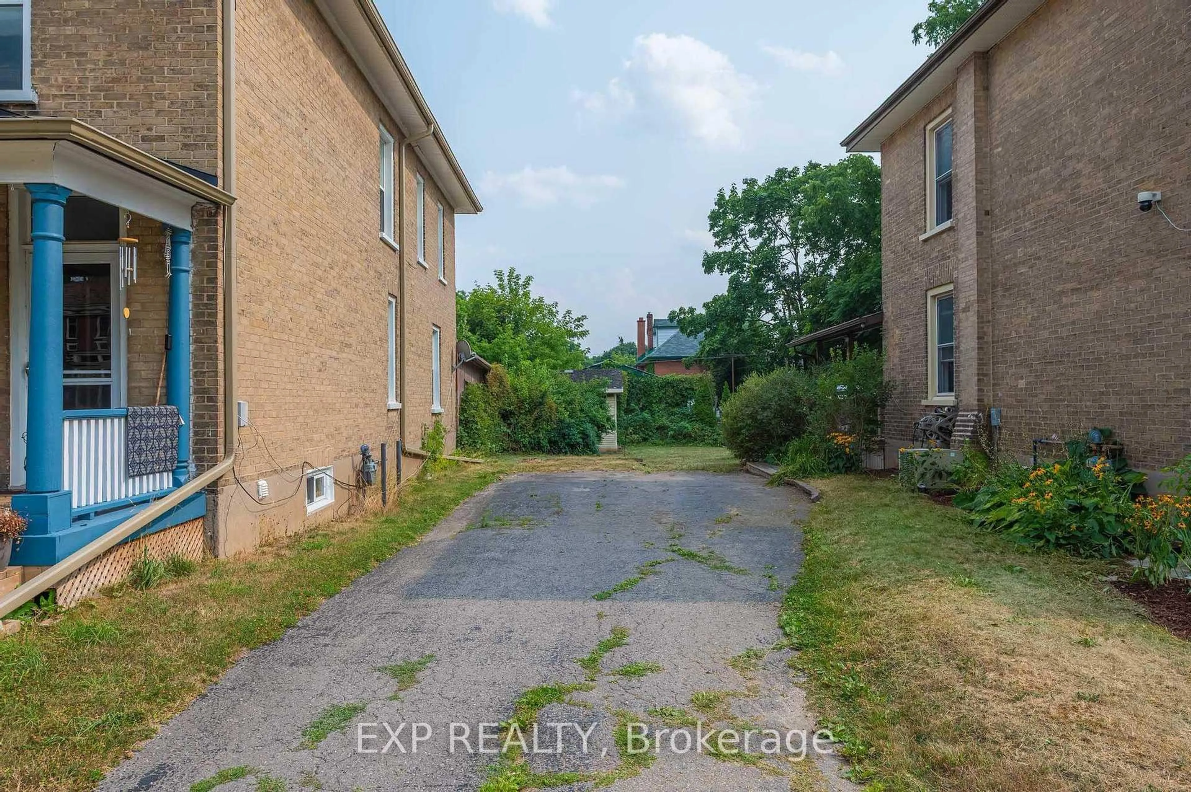A pic from outside/outdoor area/front of a property/back of a property/a pic from drone, street for 577 Bolivar St, Peterborough Central Ontario K9J 4R9