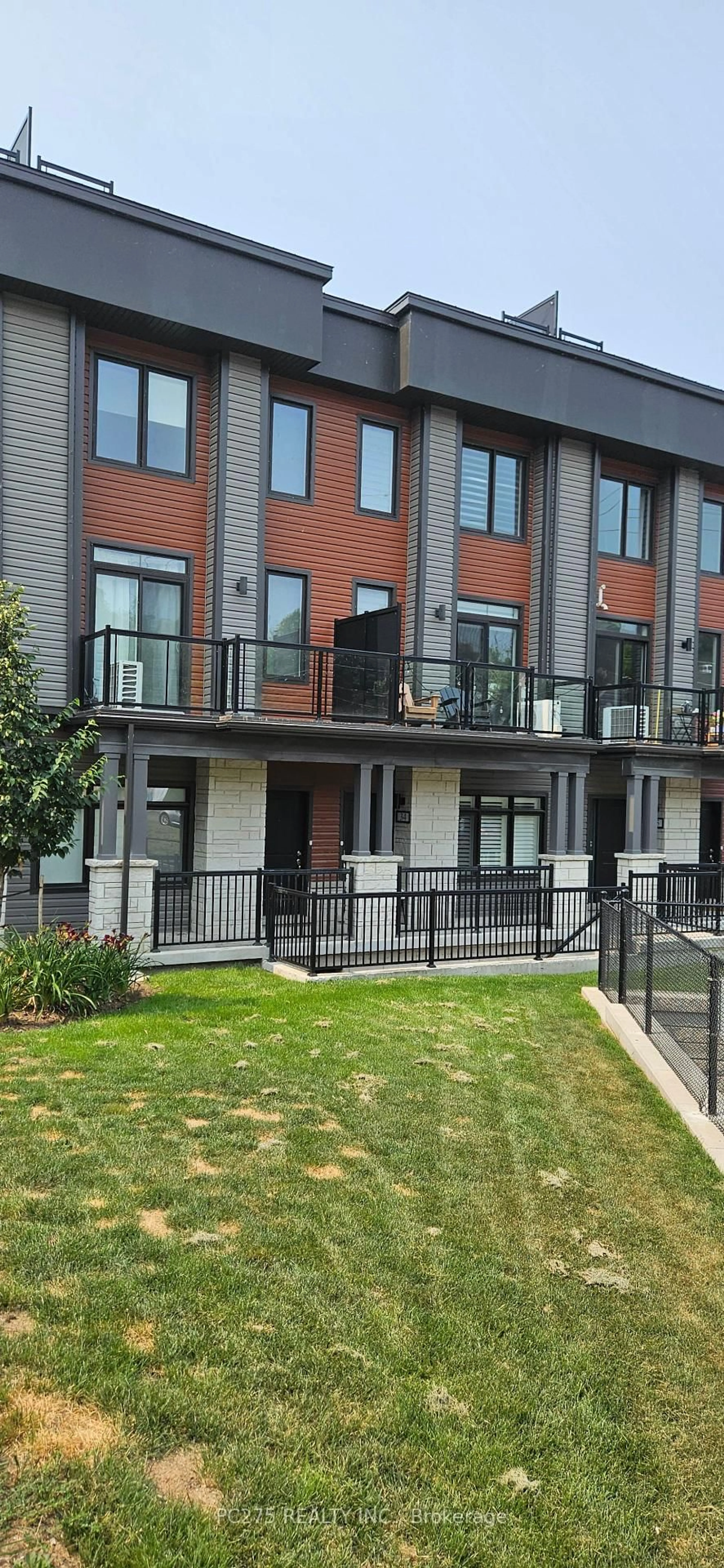 Patio, street for 2 Willow St #34, Brant Ontario N3L 0K7