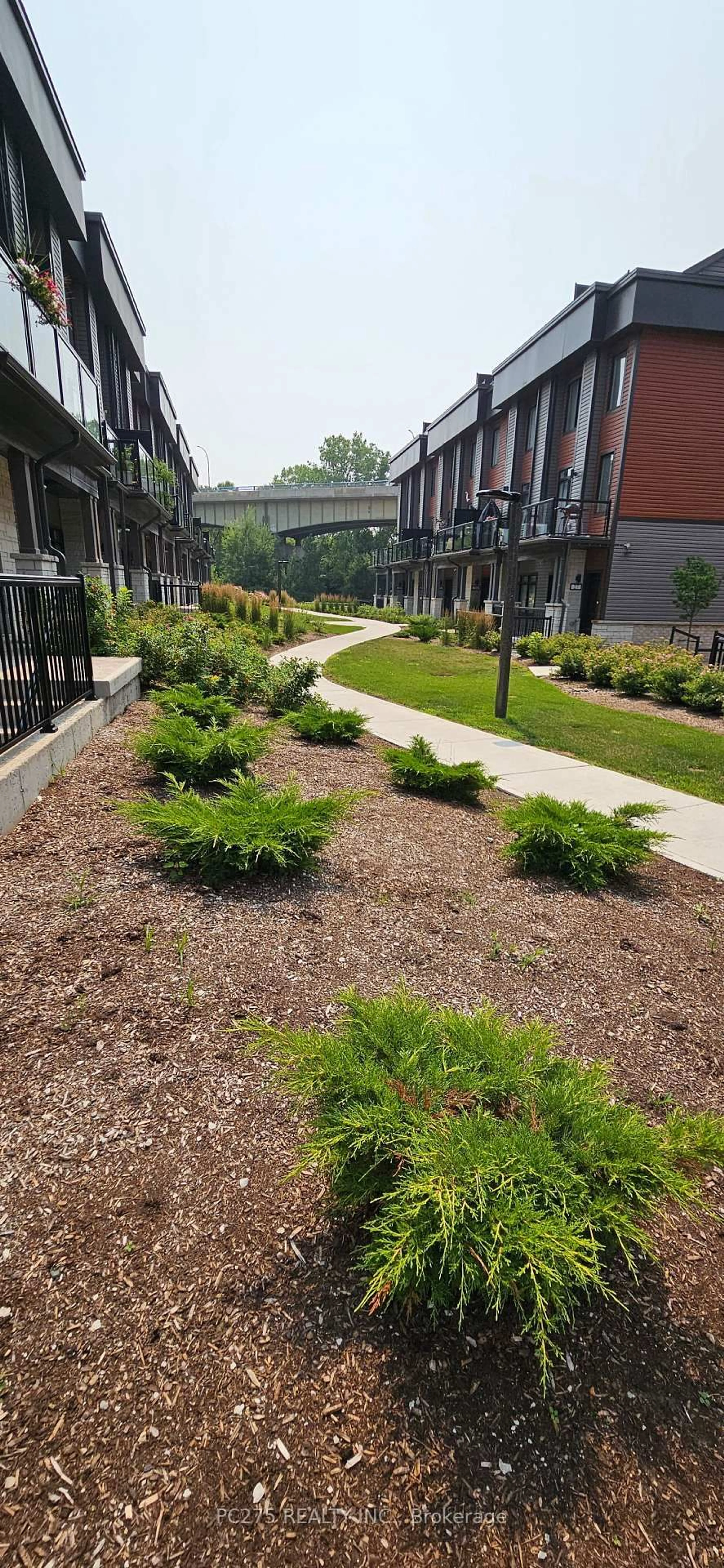 Patio, street for 2 Willow St #34, Brant Ontario N3L 0K7