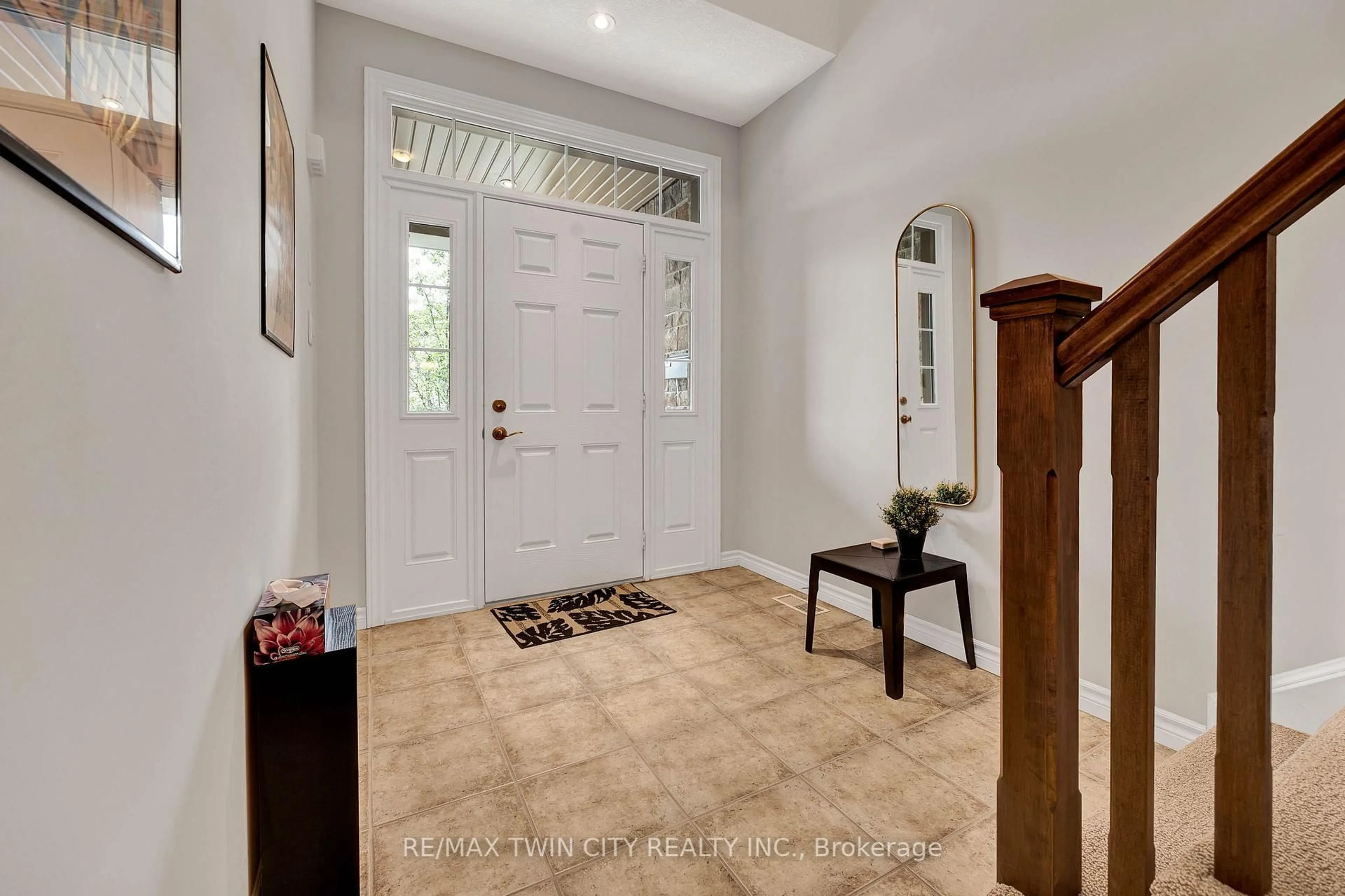 Indoor entryway for 435 Winchester Dr #22, Waterloo Ontario N2T 0B7