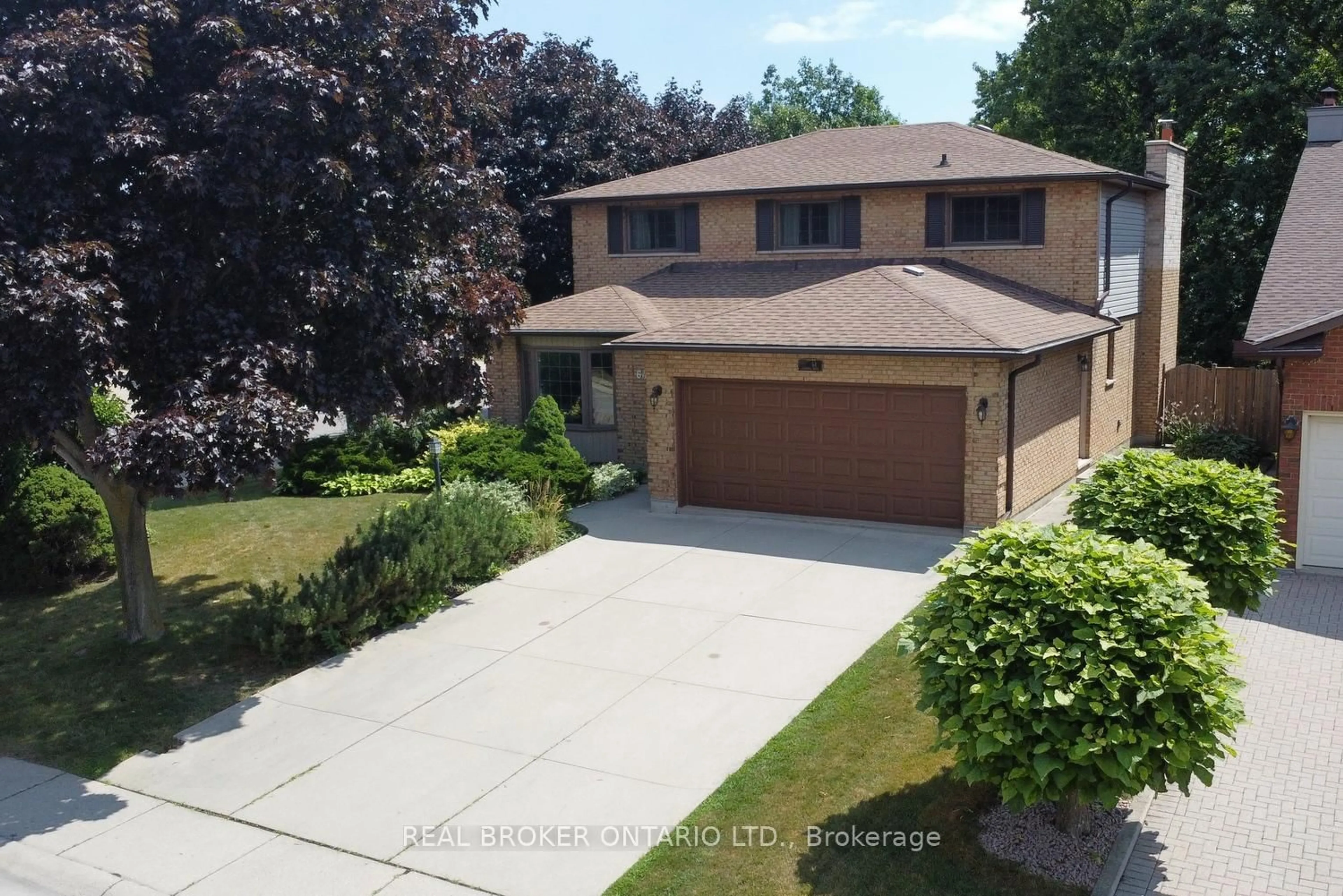 A pic from outside/outdoor area/front of a property/back of a property/a pic from drone, street for 64 Flamingo Dr, Hamilton Ontario L9A 4X7