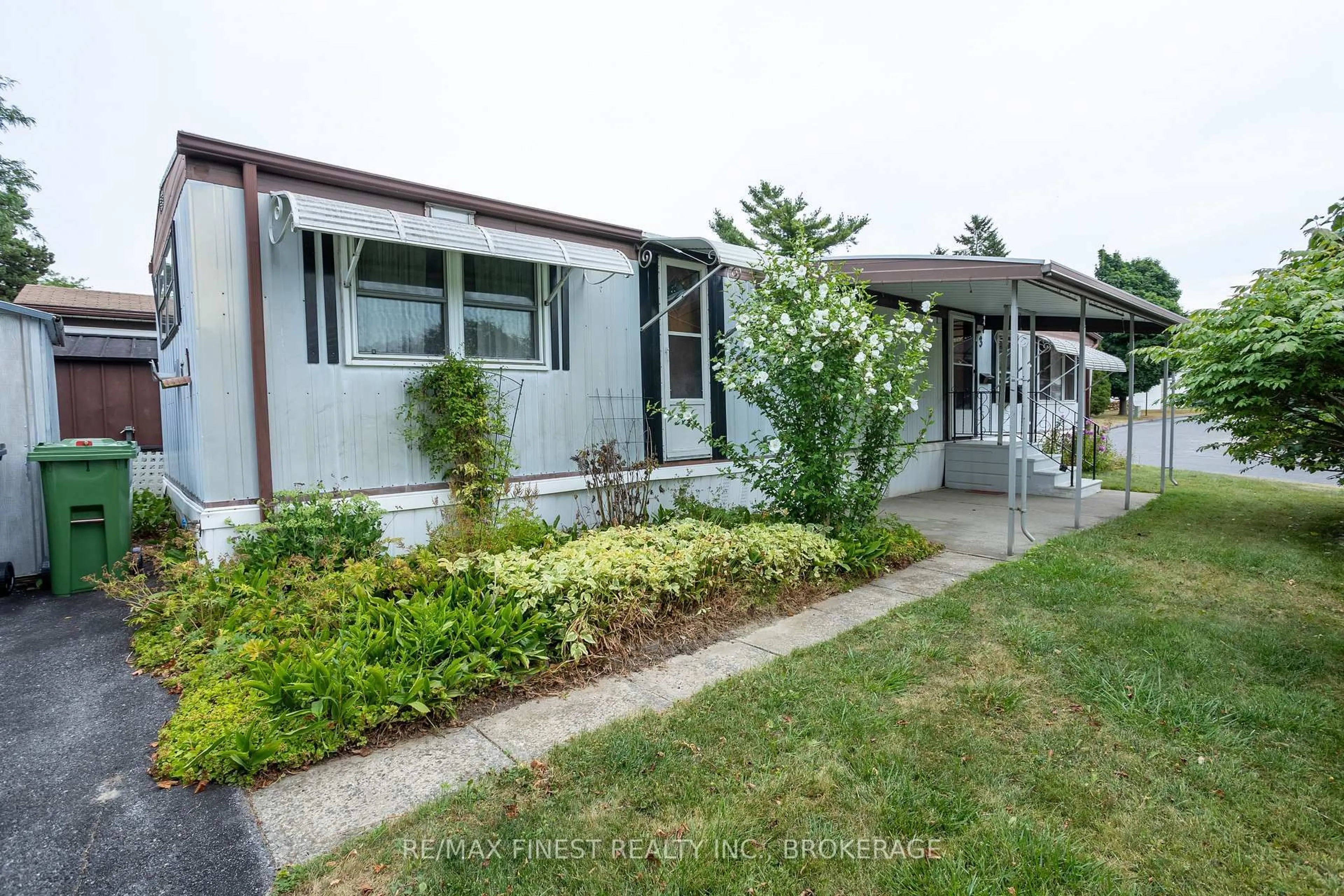Unknown for 3 Wentworth Dr, Kingston Ontario K7K 5E1