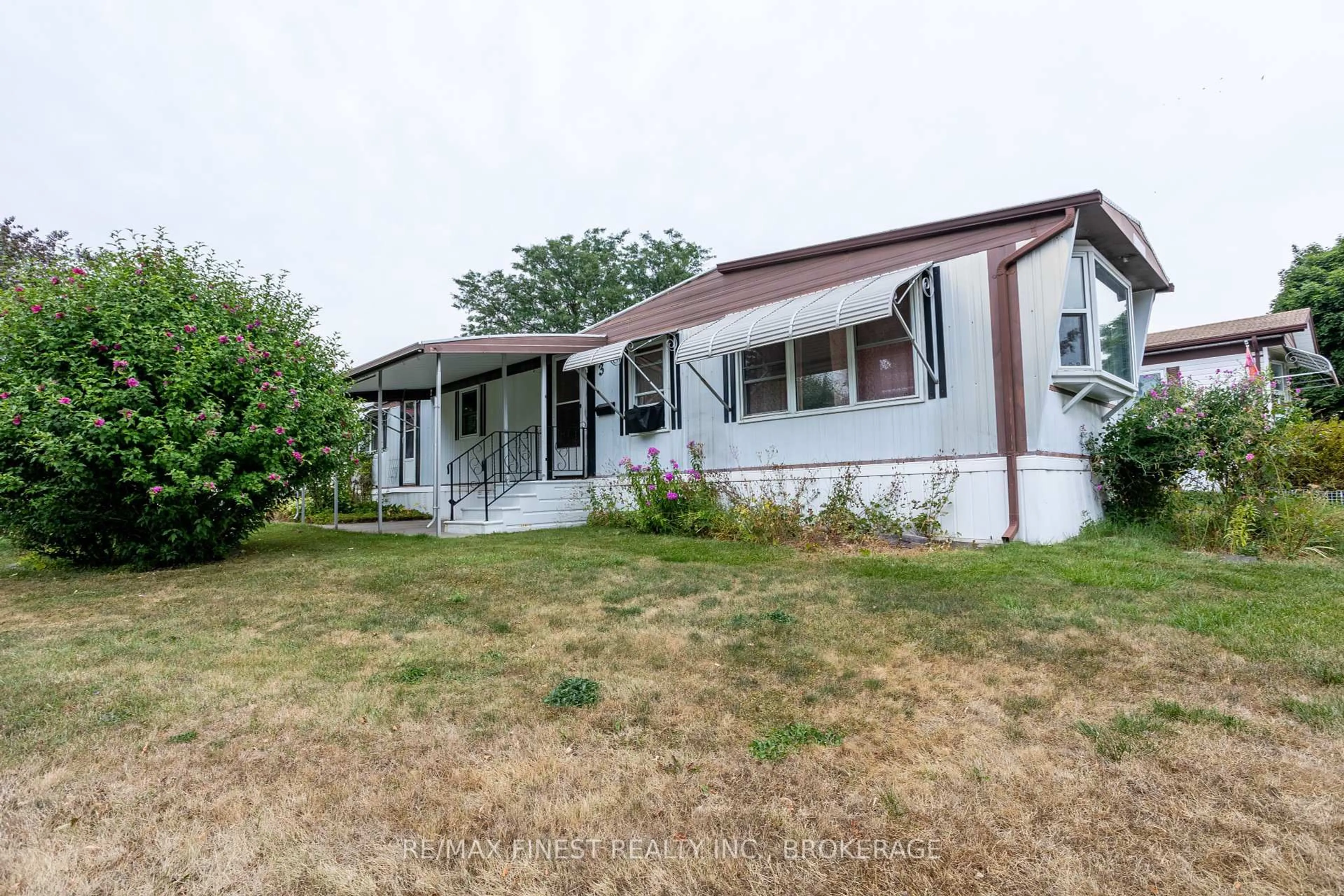 Home with vinyl exterior material, street for 3 Wentworth Dr, Kingston Ontario K7K 5E1