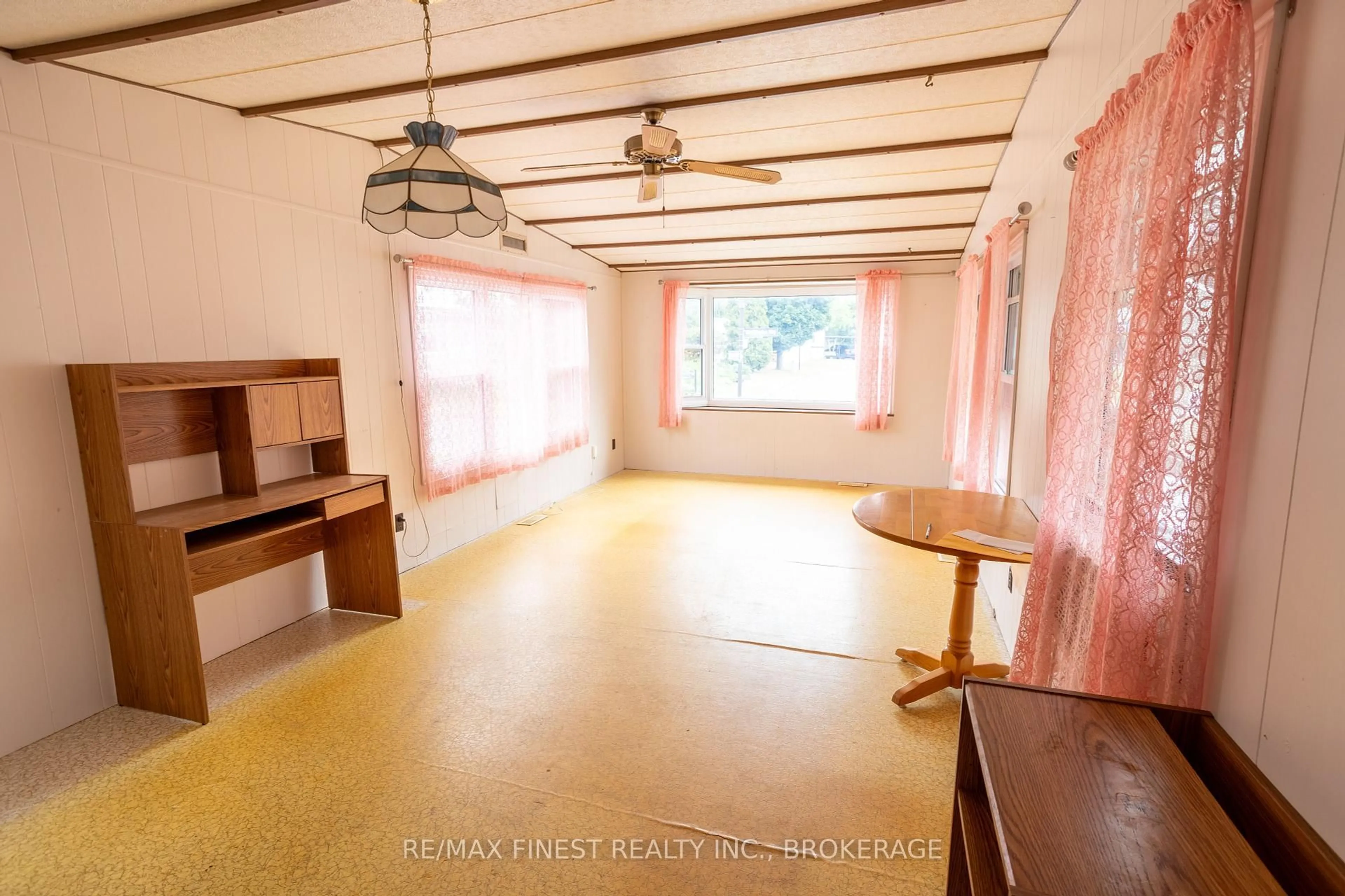 A pic of a room for 3 Wentworth Dr, Kingston Ontario K7K 5E1