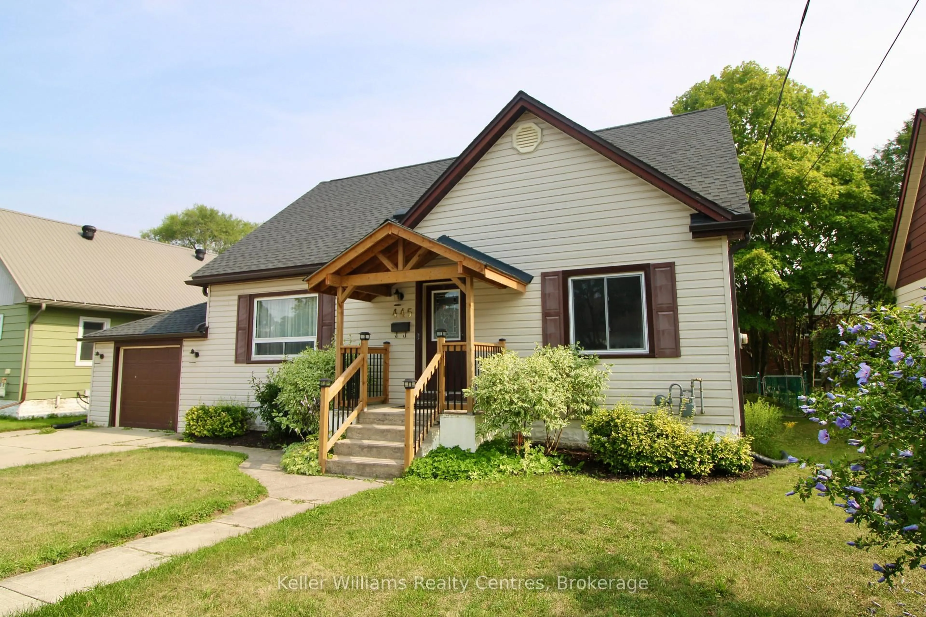 Home with vinyl exterior material, street for 445 13th St, Hanover Ontario N4N 1Y2