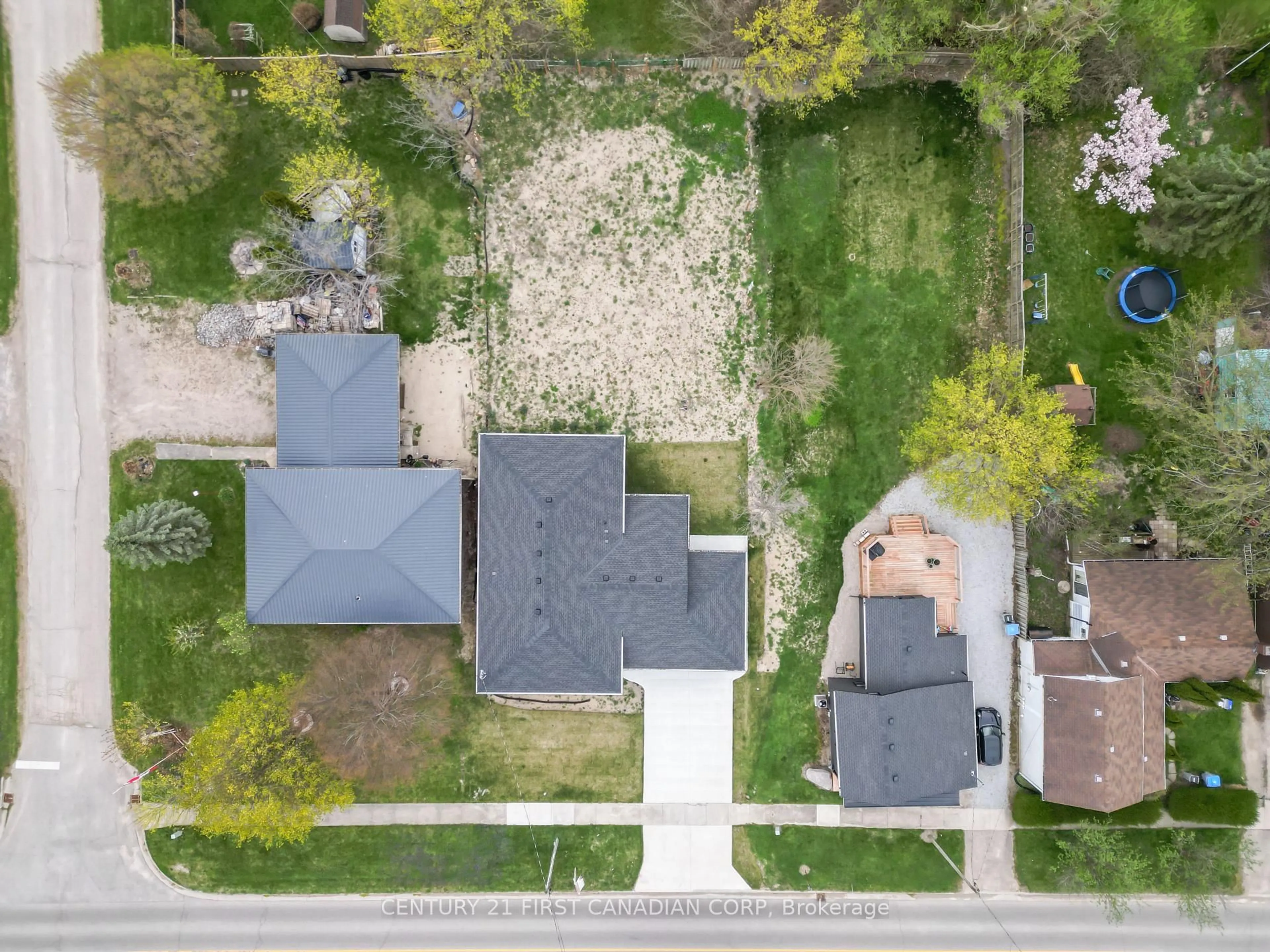 A pic from outside/outdoor area/front of a property/back of a property/a pic from drone, street for 134 King St, Lambton Shores Ontario N0M 2L0