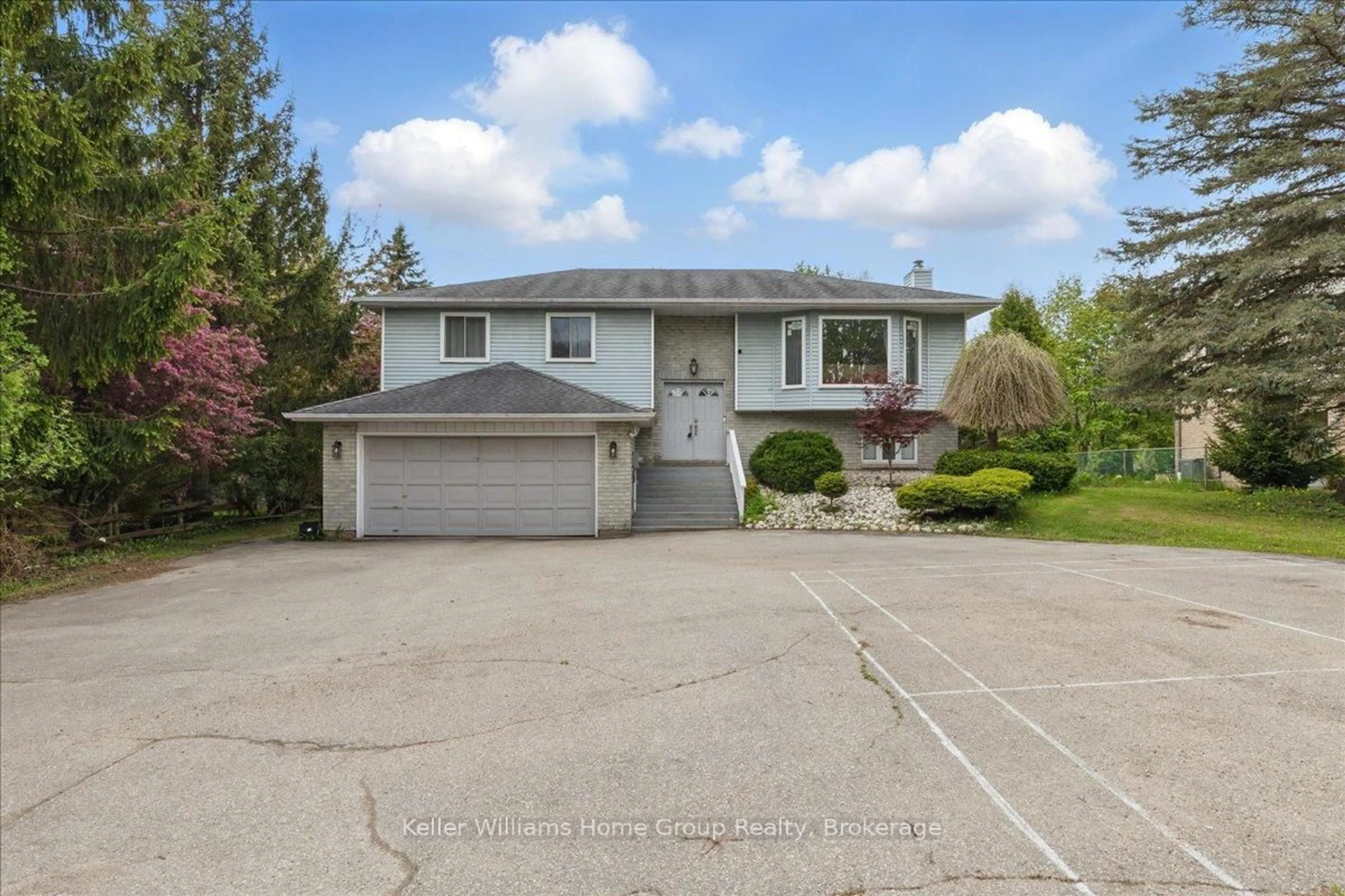 Home with vinyl exterior material, street for 11 Brock Rd, Puslinch Ontario N0B 2J0