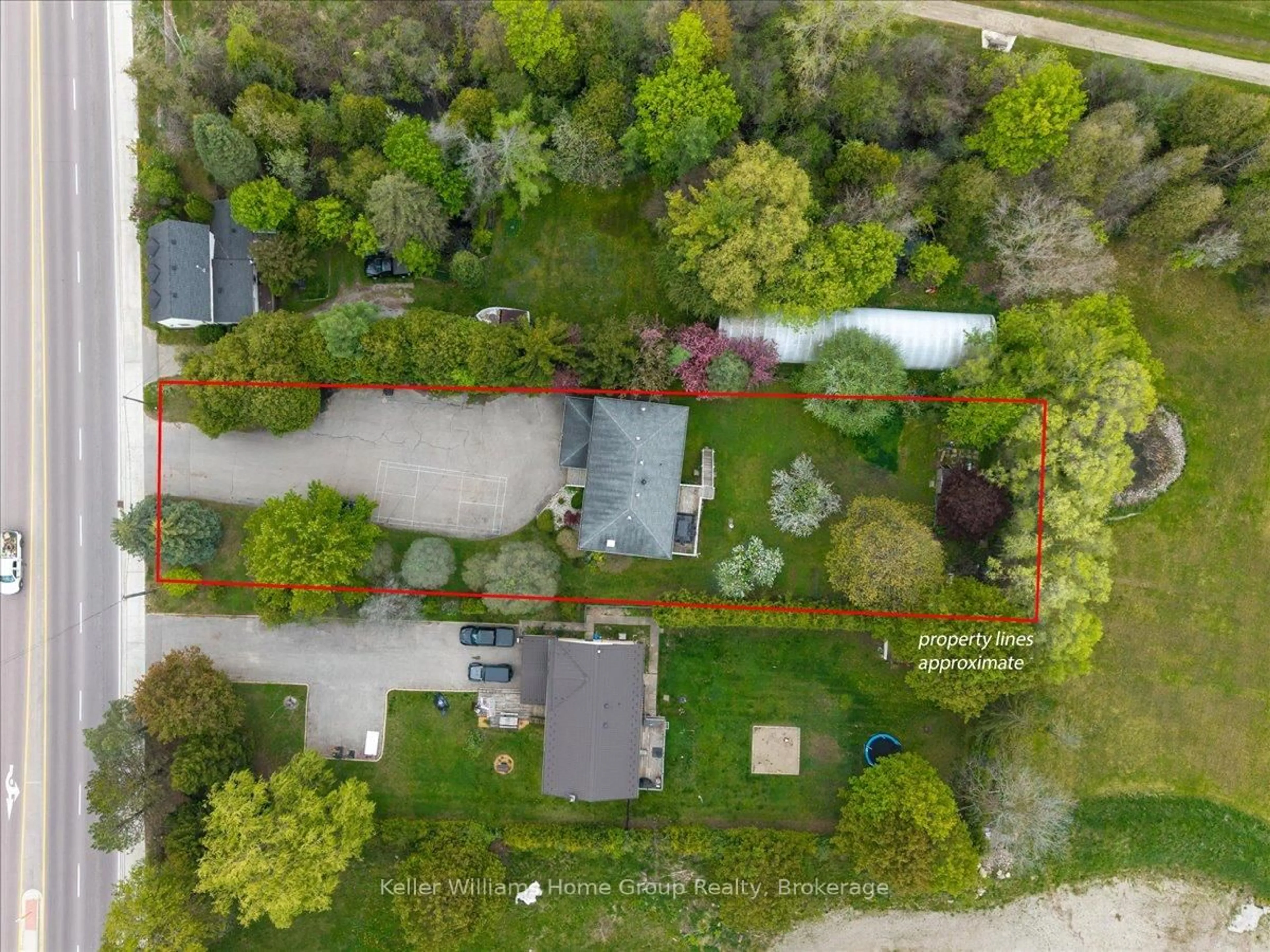 A pic from outside/outdoor area/front of a property/back of a property/a pic from drone, street for 11 Brock Rd, Puslinch Ontario N0B 2J0