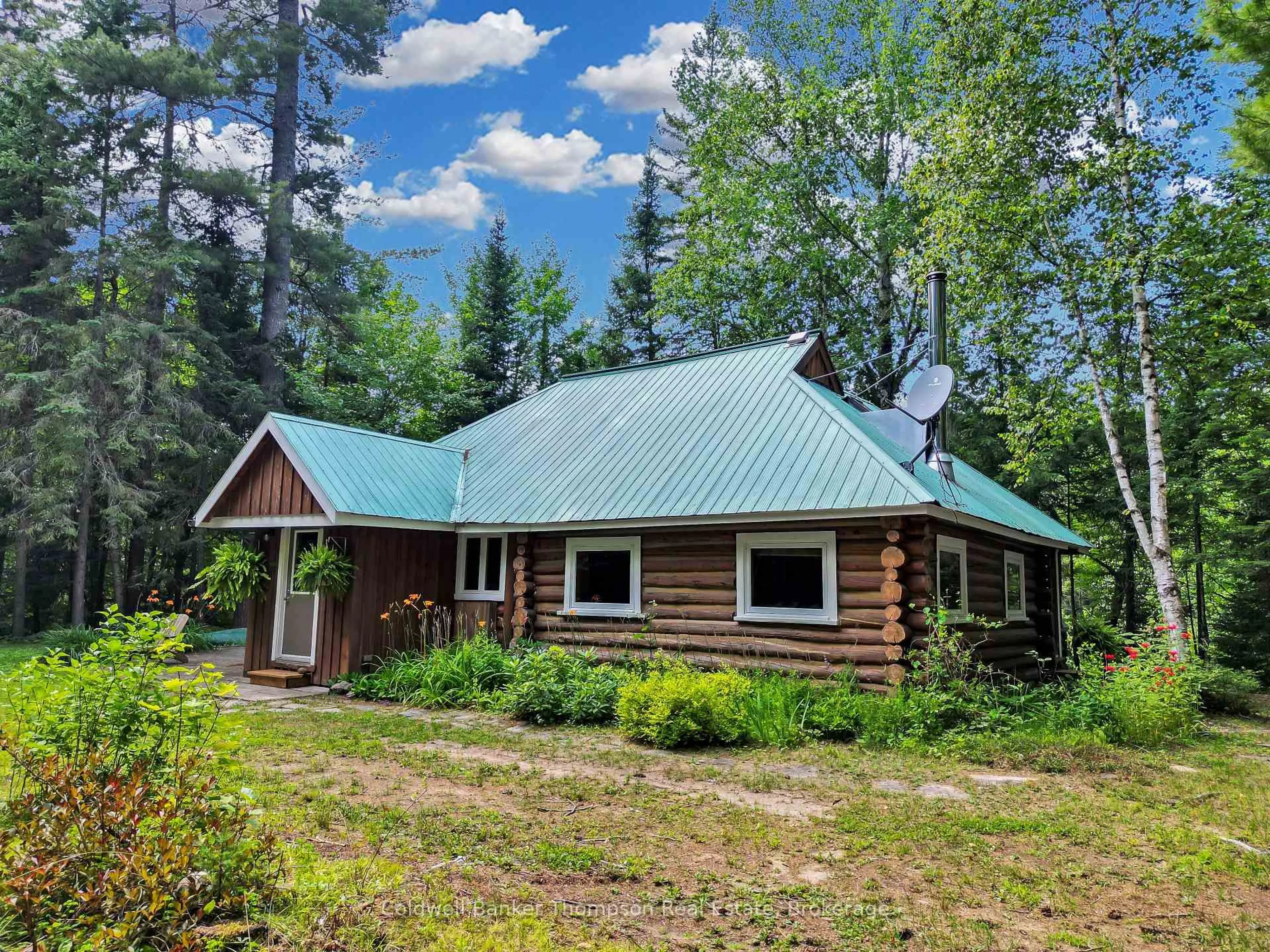 A pic from outside/outdoor area/front of a property/back of a property/a pic from drone, forest/trees view for 3575 Ravenscliffe Rd, Huntsville Ontario P1H 2J2