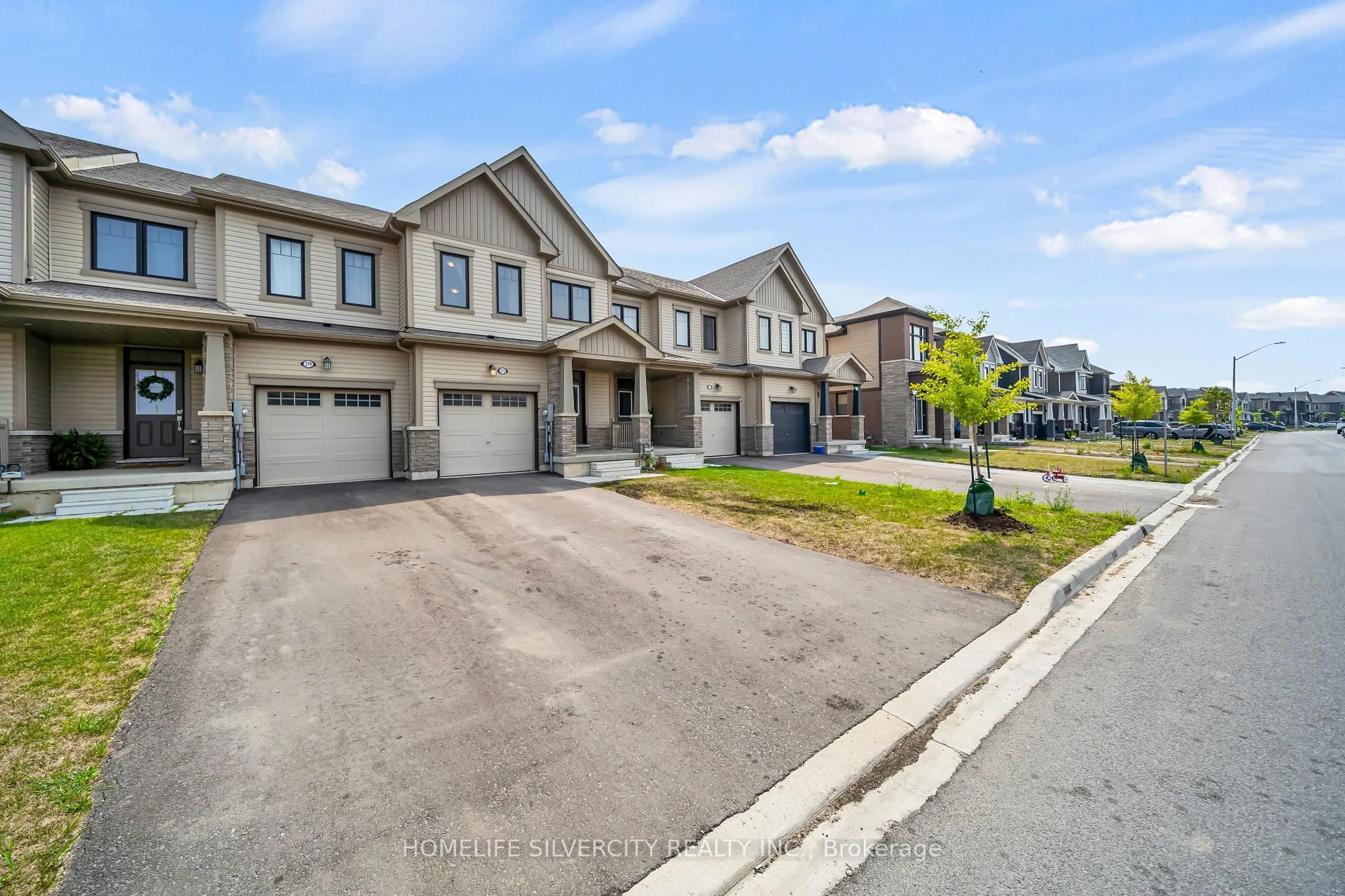 A pic from outside/outdoor area/front of a property/back of a property/a pic from drone, street for 375 Vanilla Tr, Thorold Ontario L2V 0K7