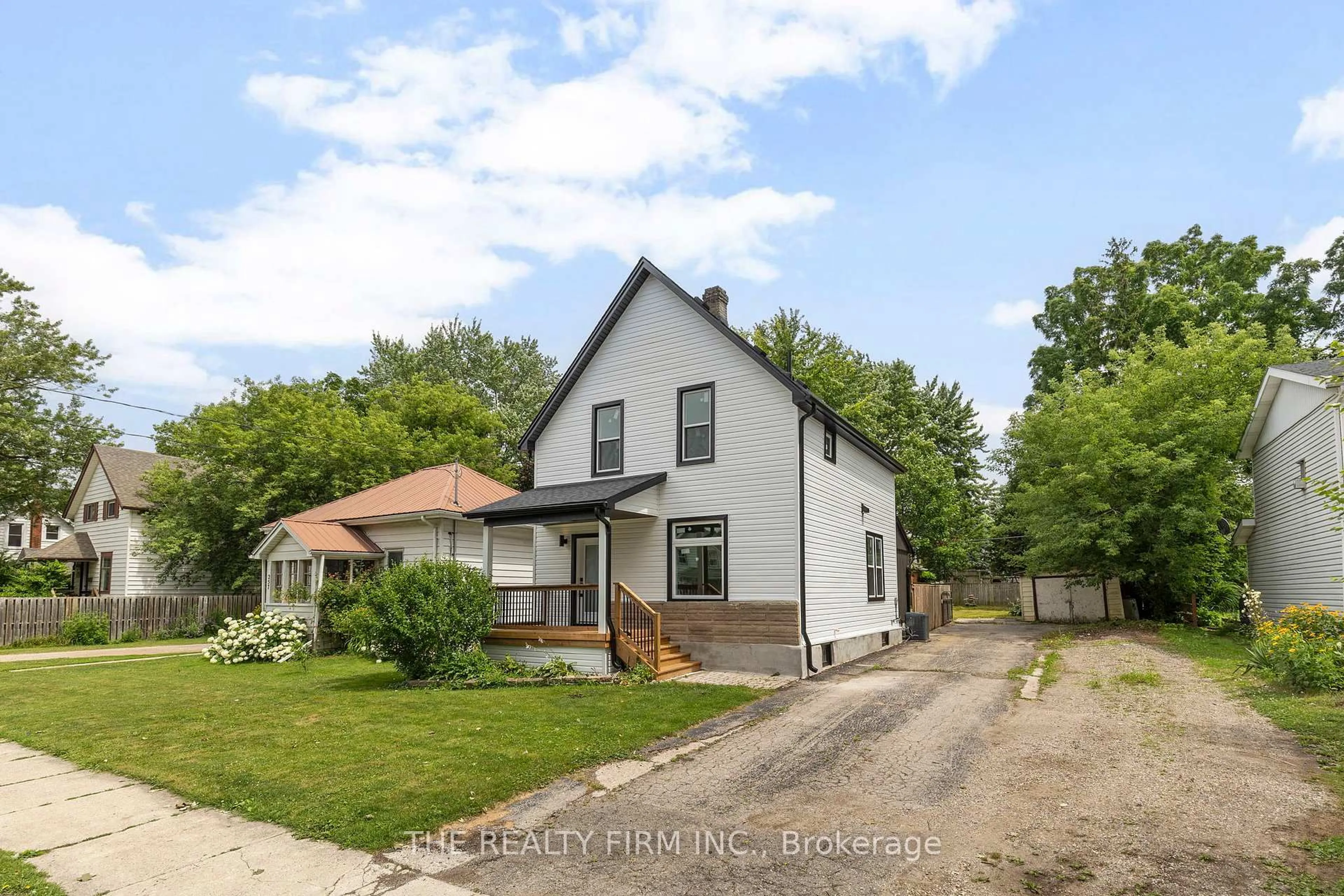 A pic from outside/outdoor area/front of a property/back of a property/a pic from drone, street for 261 Nelson St, Stratford Ontario N5A 2K5
