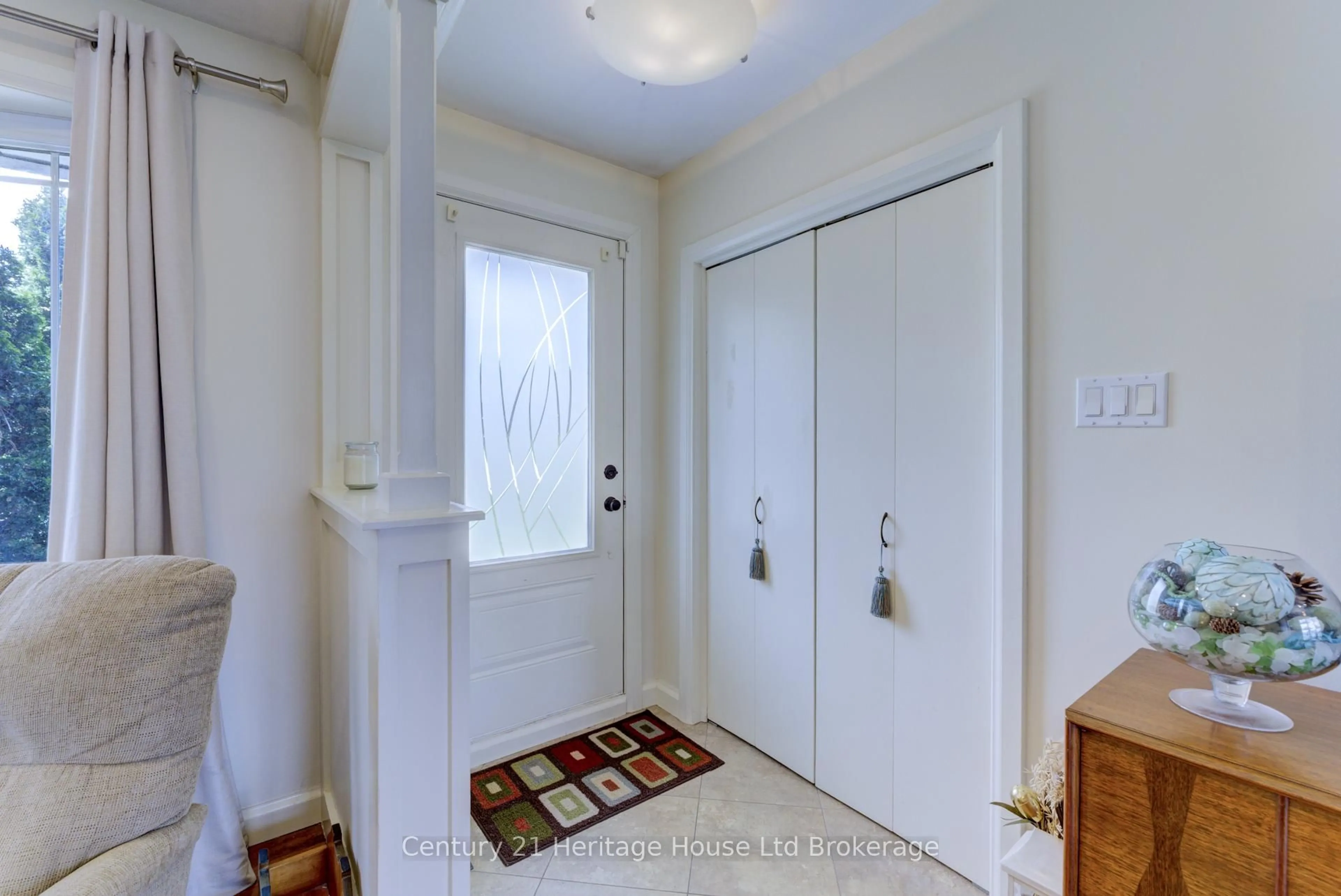 Indoor entryway for 35 Tanager Dr, Tillsonburg Ontario N4G 1B1