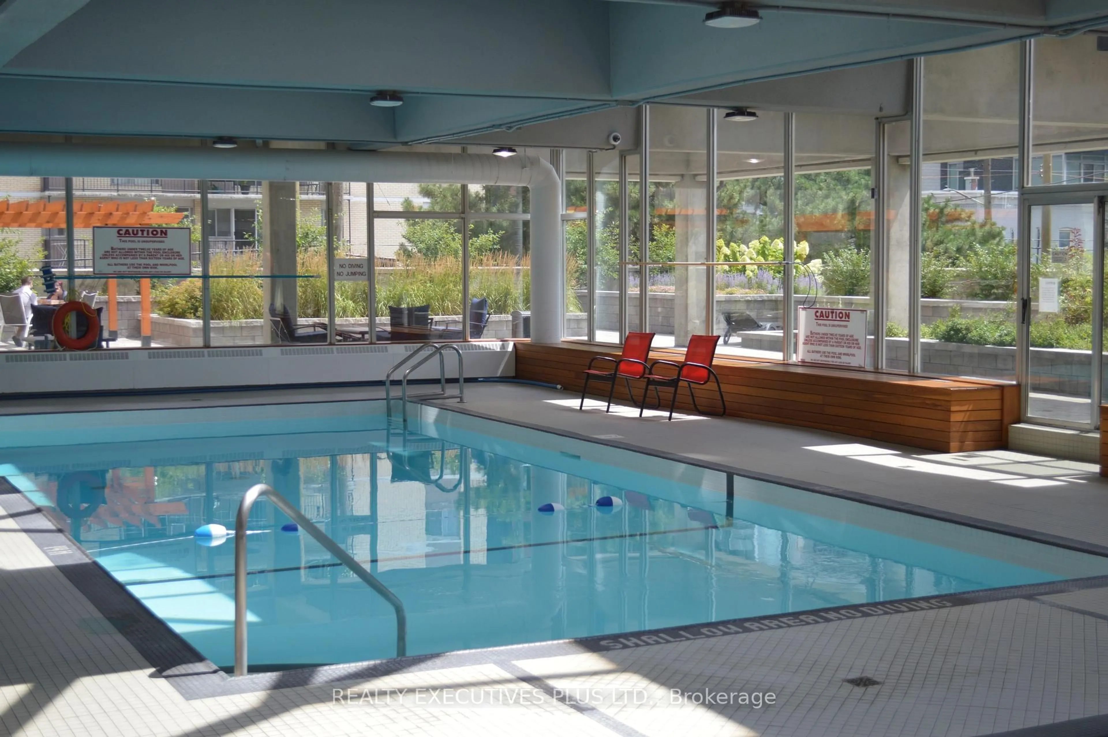 Pool for 530 Laurier Ave #403, Ottawa Ontario K1R 7T1