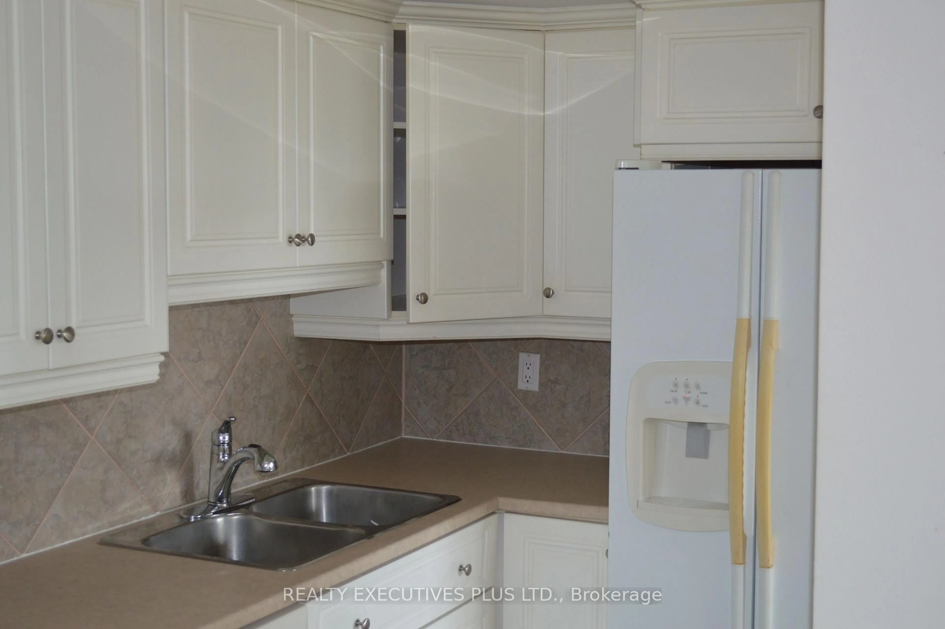Standard kitchen, unknown for 530 Laurier Ave #403, Ottawa Ontario K1R 7T1