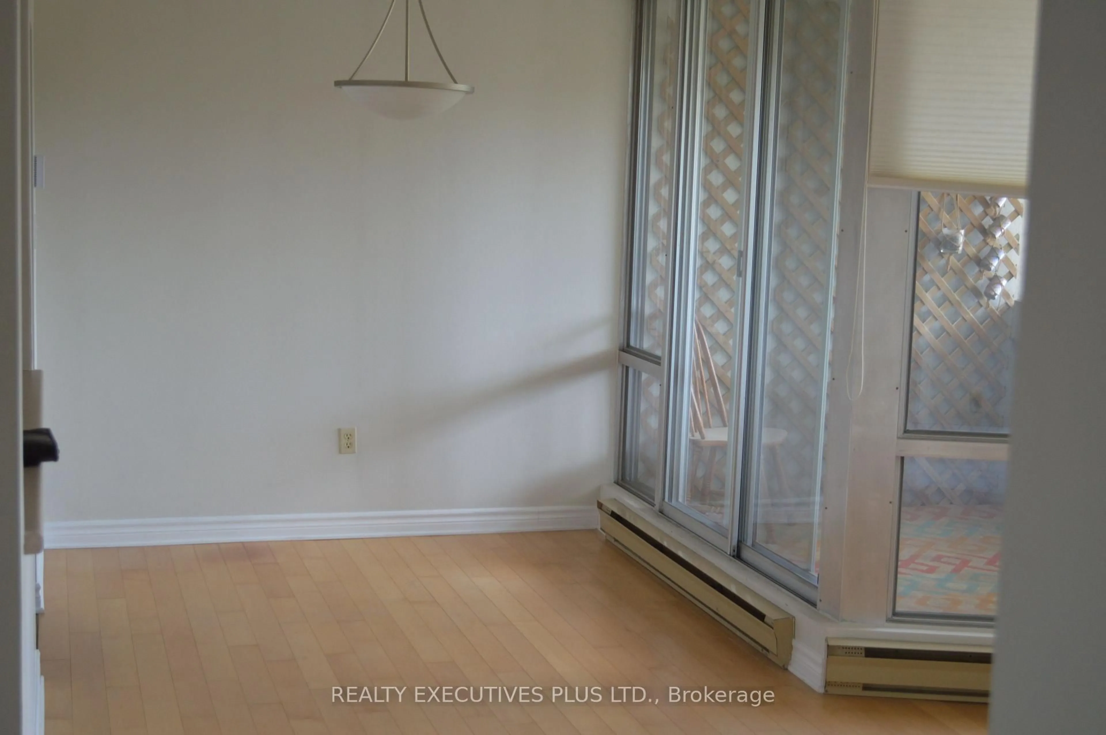 A pic of a room for 530 Laurier Ave #403, Ottawa Ontario K1R 7T1