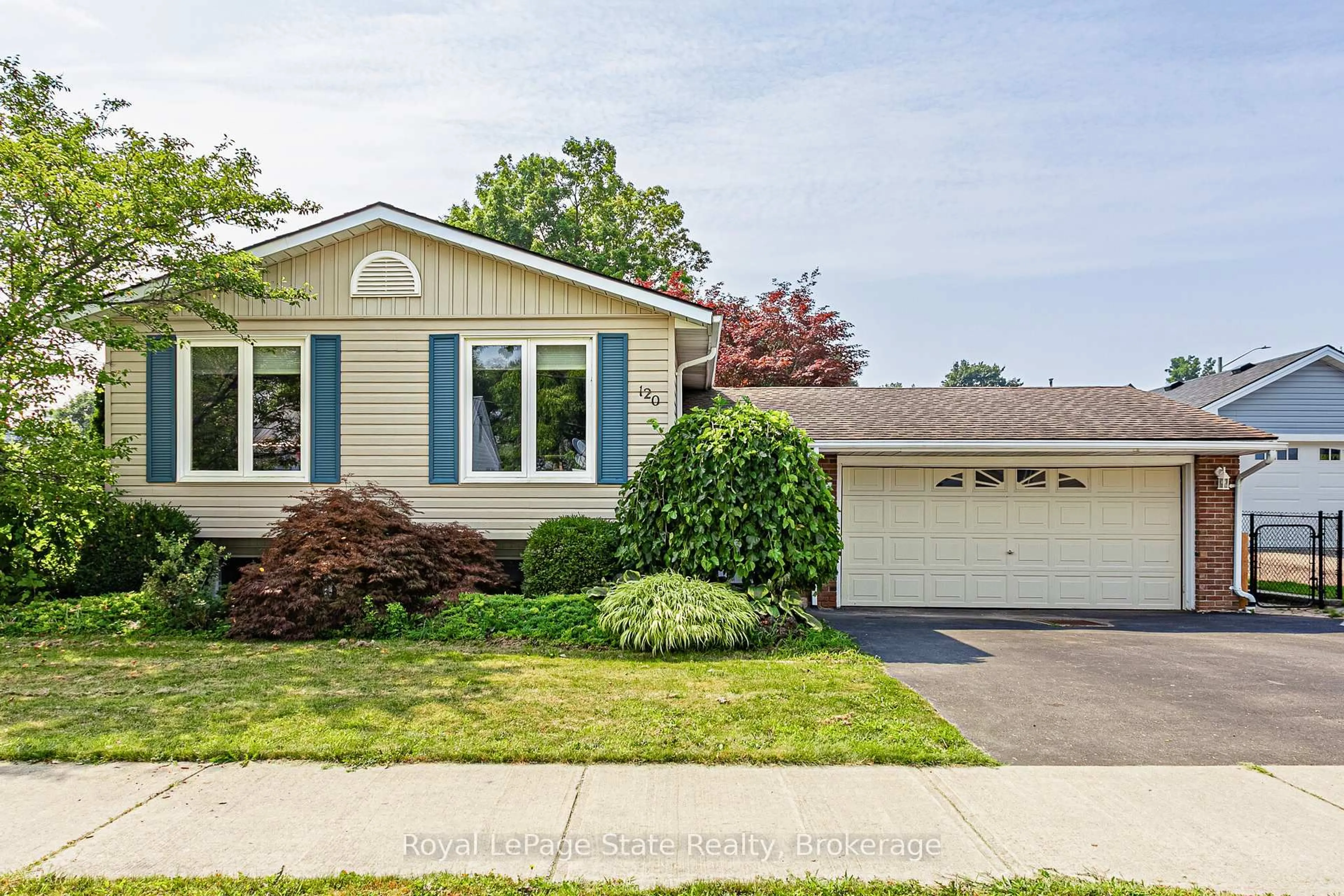 Home with vinyl exterior material, street for 120 Nichol St, Norfolk Ontario N0E 1Y0