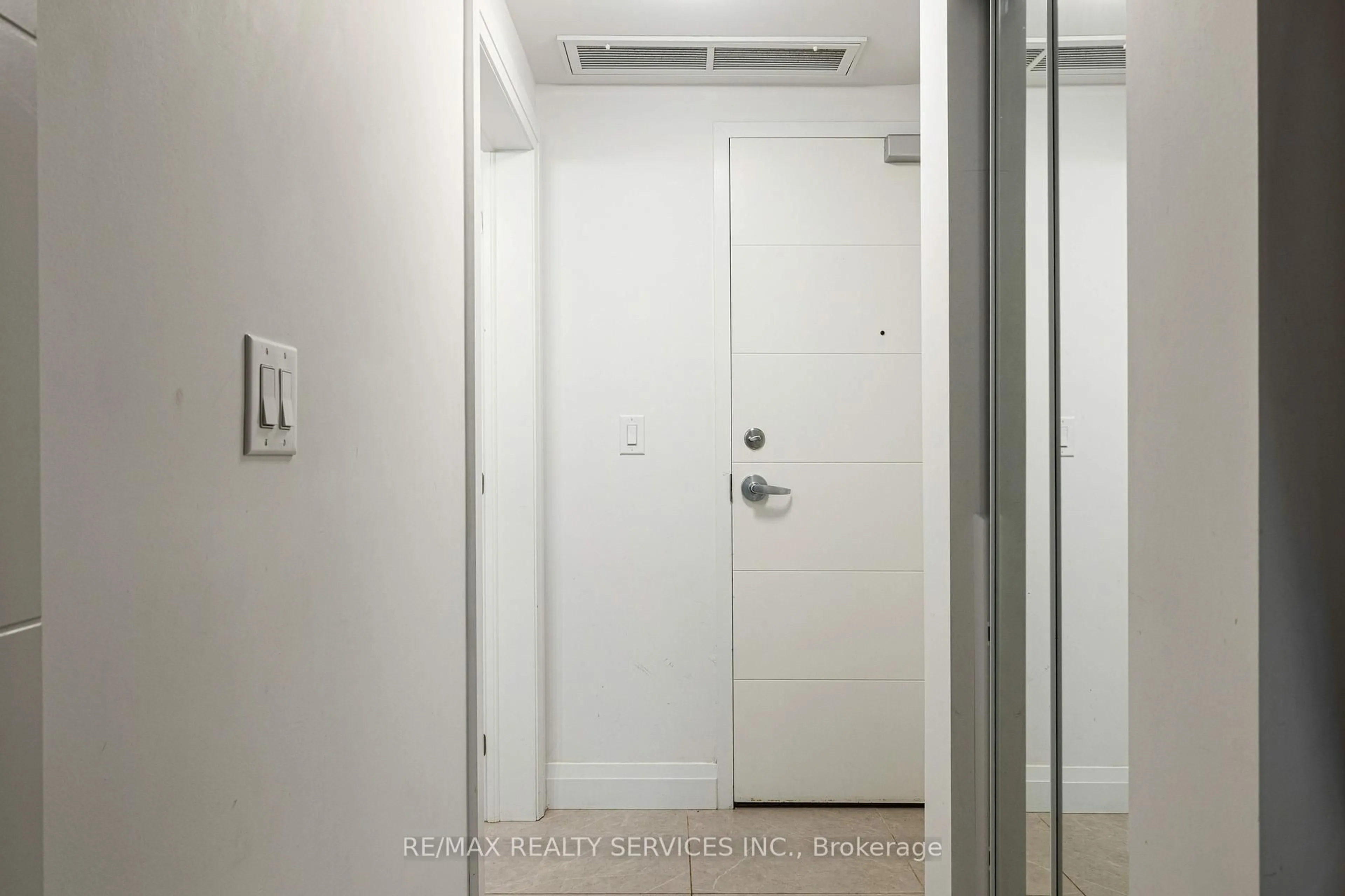 Indoor entryway for 652 Princess St #522, Kingston Ontario K7L 1E5