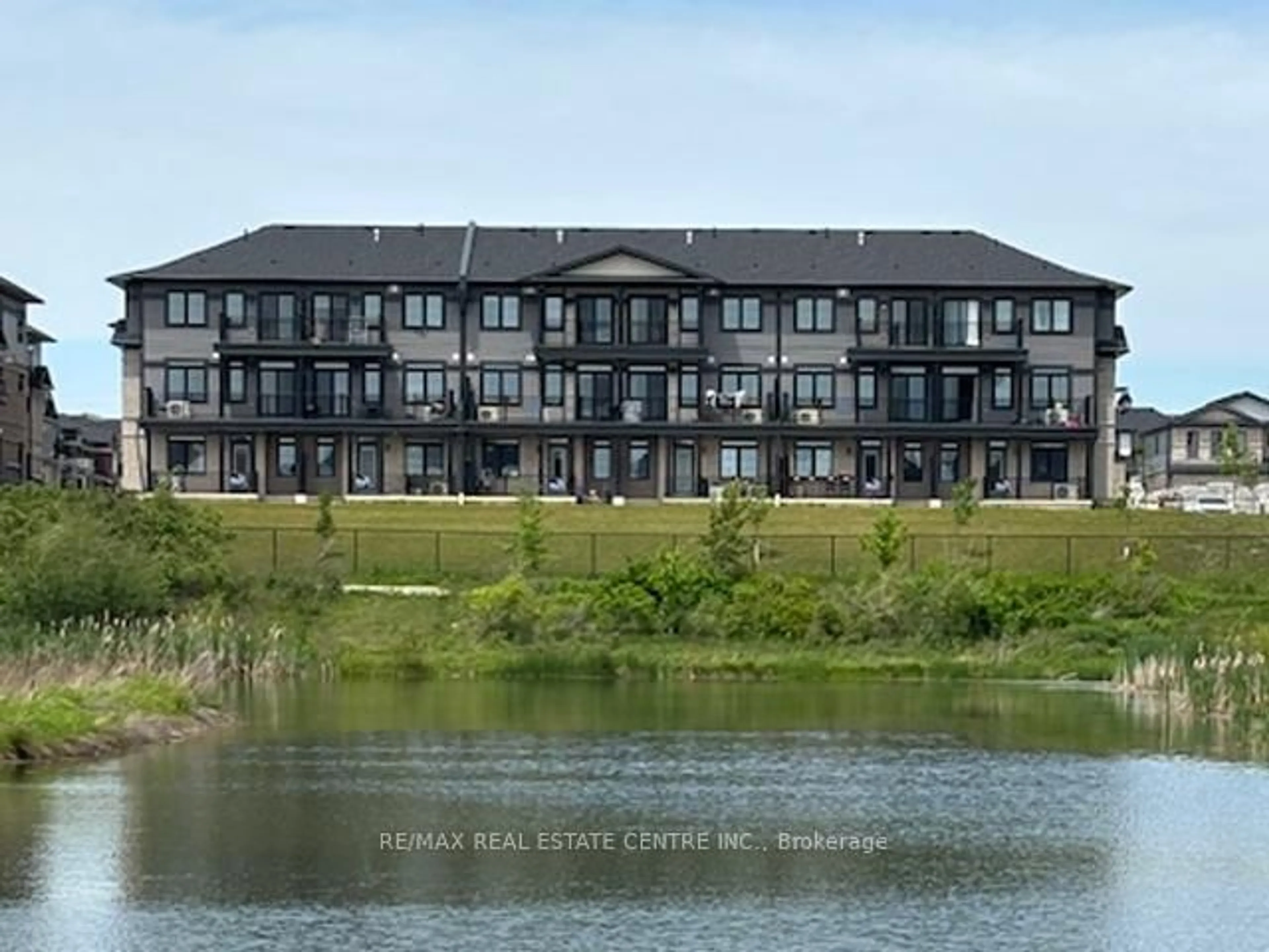 A pic from outside/outdoor area/front of a property/back of a property/a pic from drone, water/lake/river/ocean view for 120 Lomond Lane, Kitchener Ontario N2R 0T6