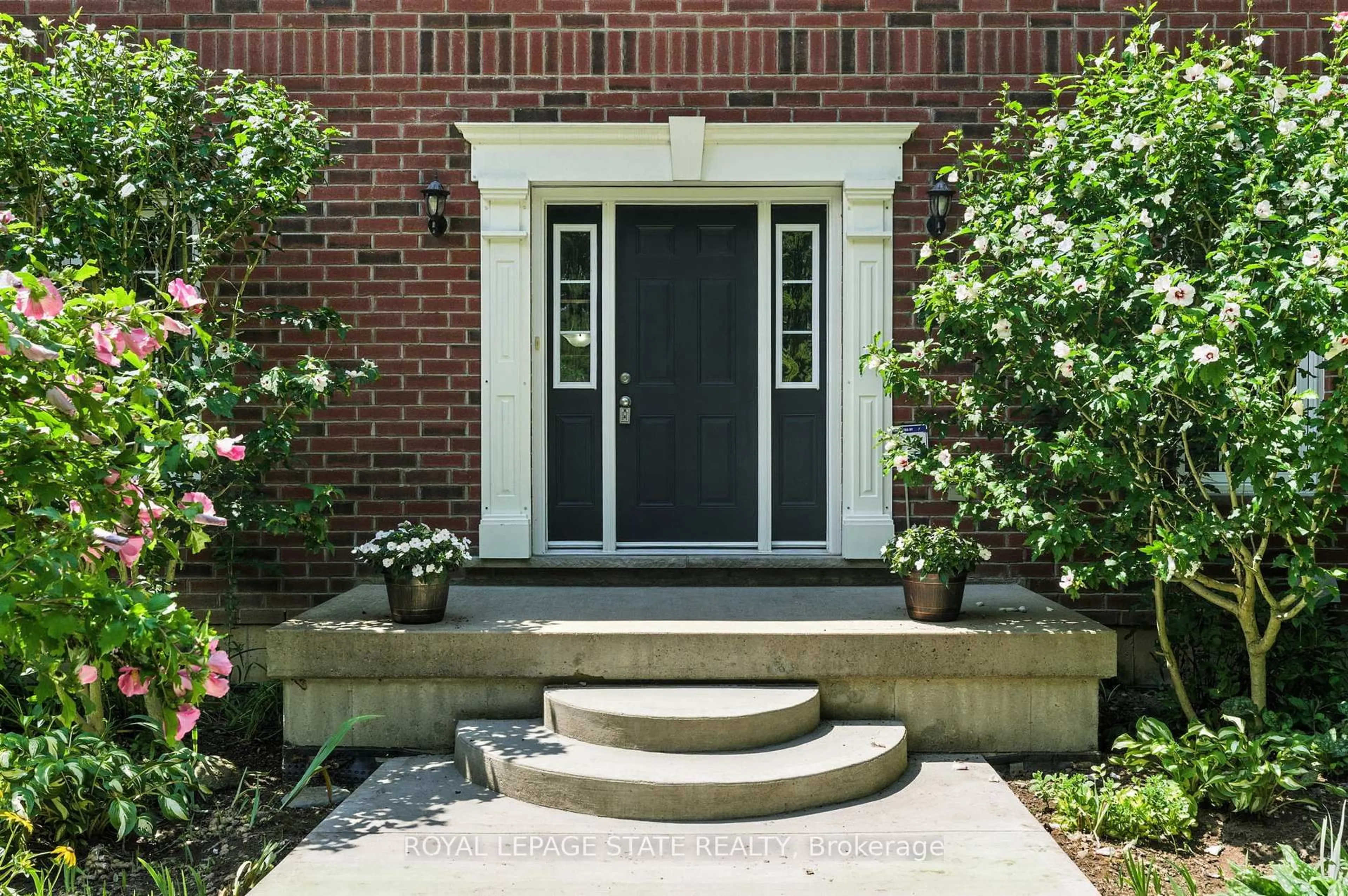Indoor entryway for 718 Field Rd, Hamilton Ontario L0R 1T0