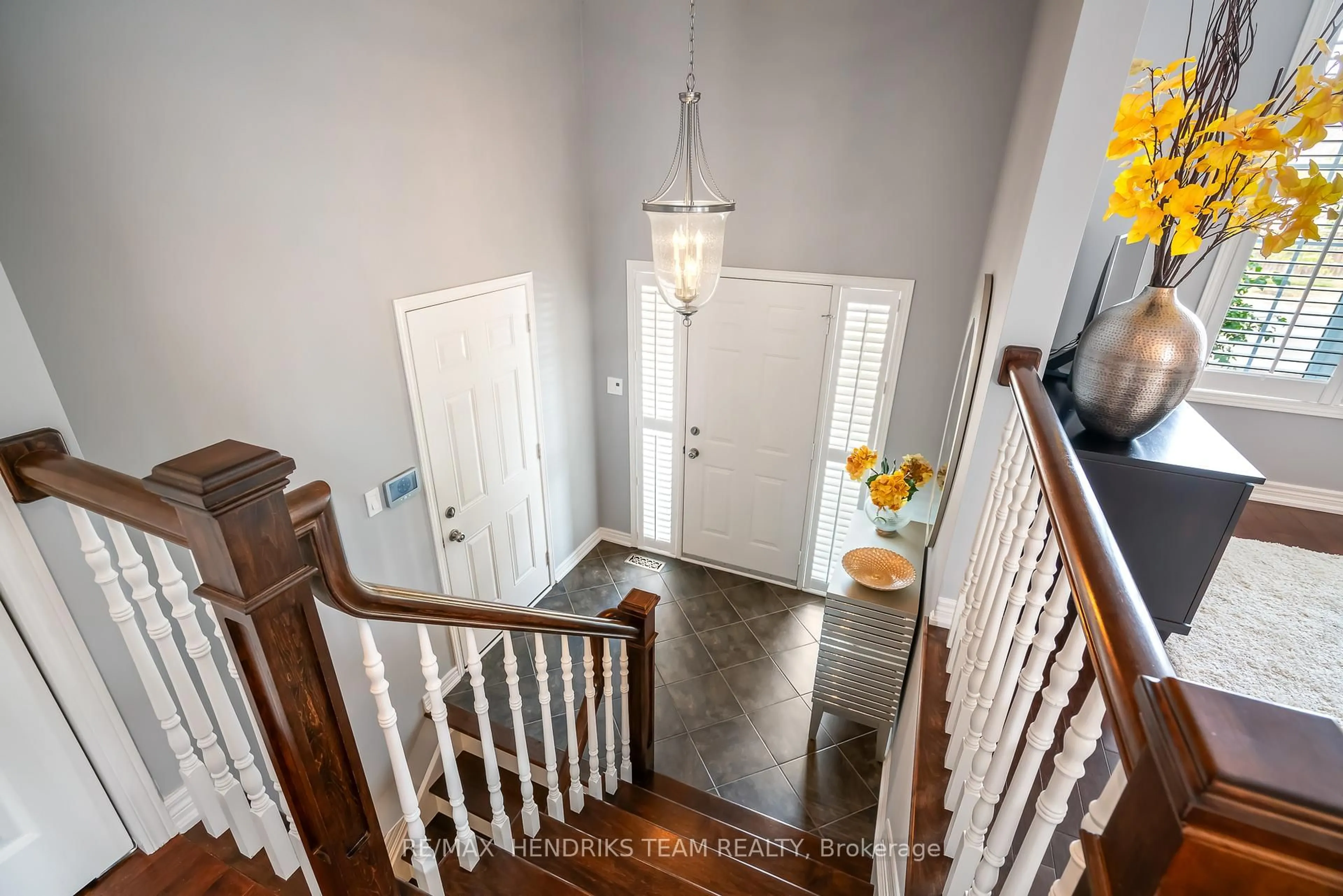 Indoor entryway for 198 First Street Louth, St. Catharines Ontario L2S 0A6