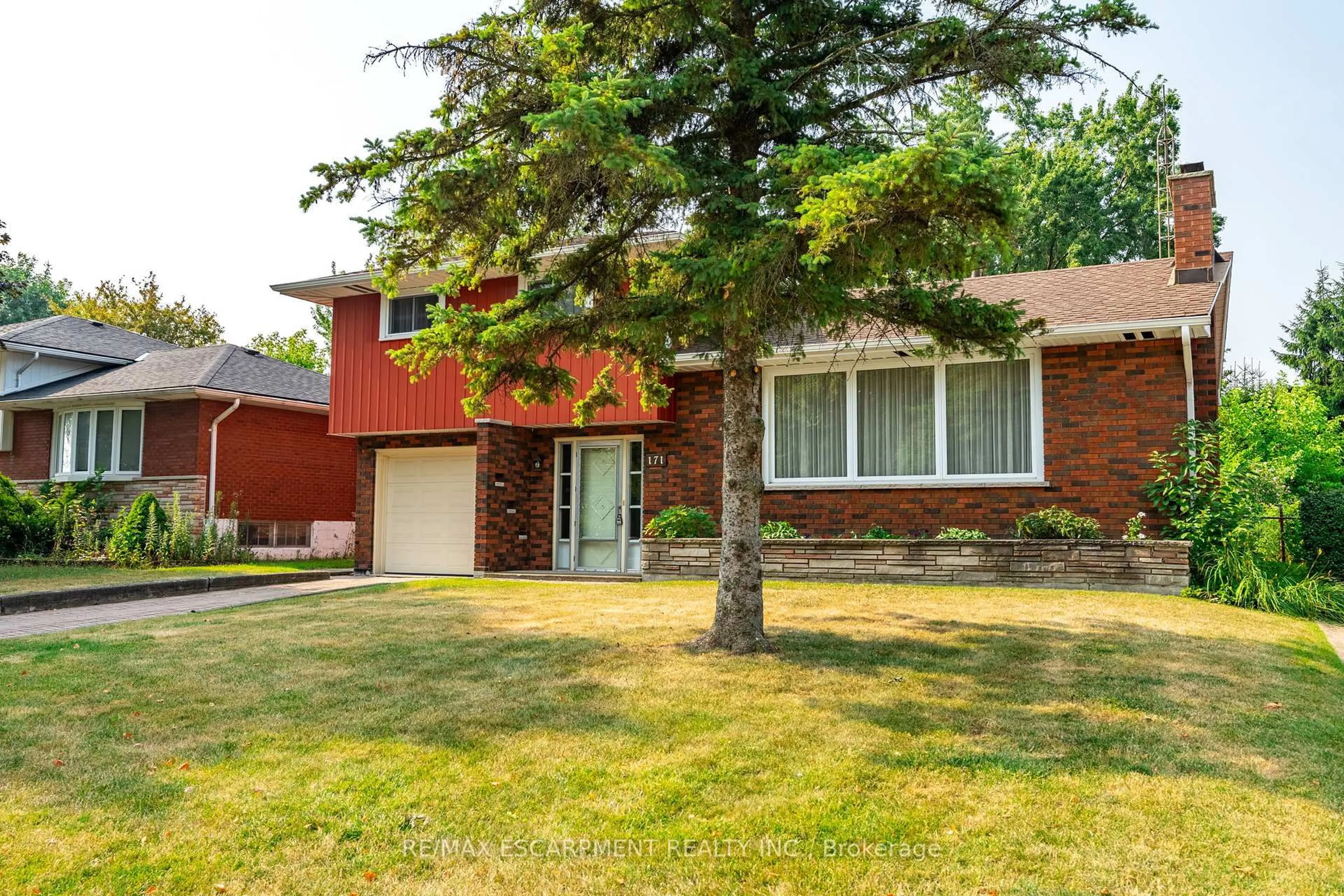 Home with brick exterior material, street for 171 Bendamere Ave, Hamilton Ontario L9C 1N6