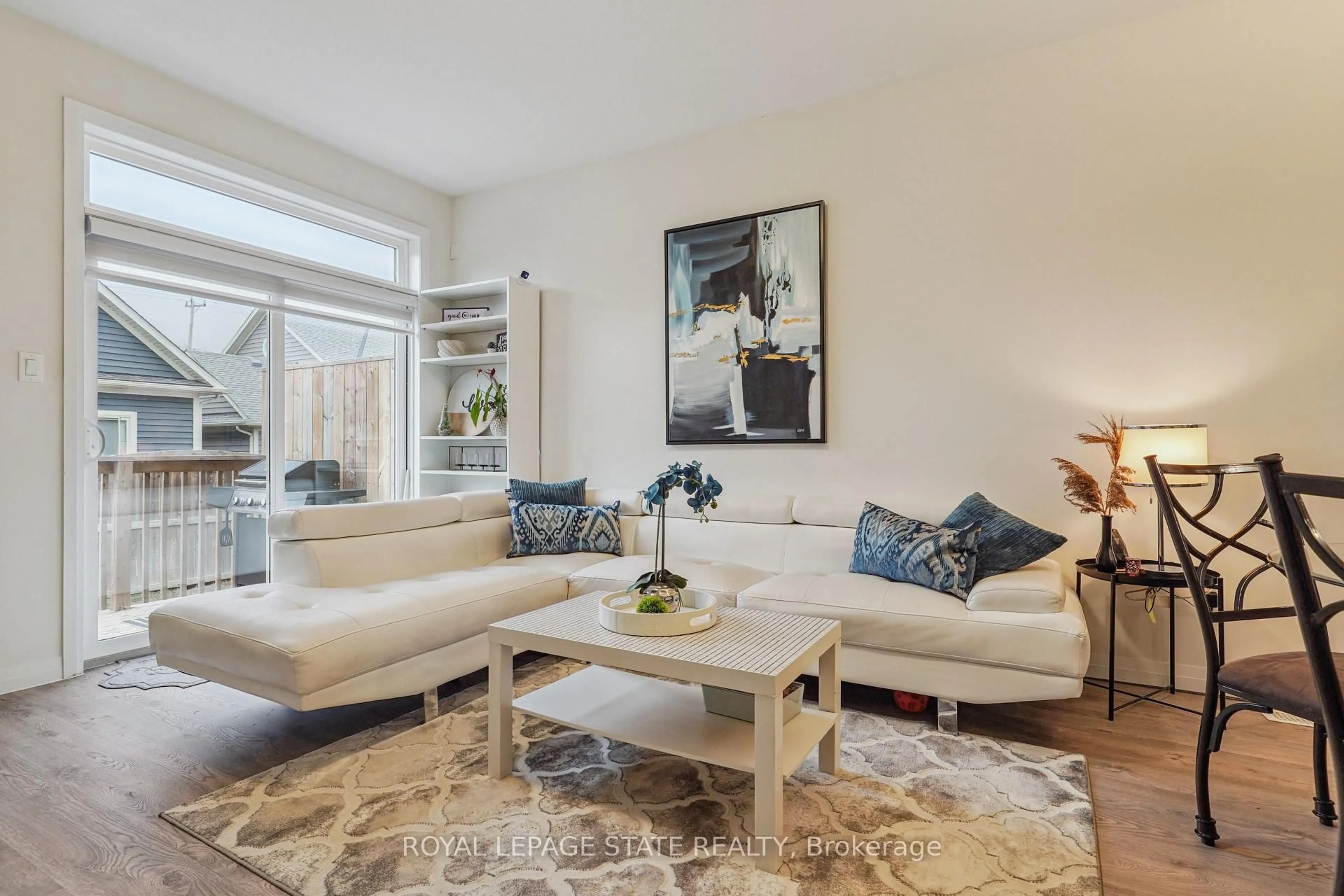 Living room with furniture, unknown for 18 South Coast Circ, Fort Erie Ontario L0S 1B0