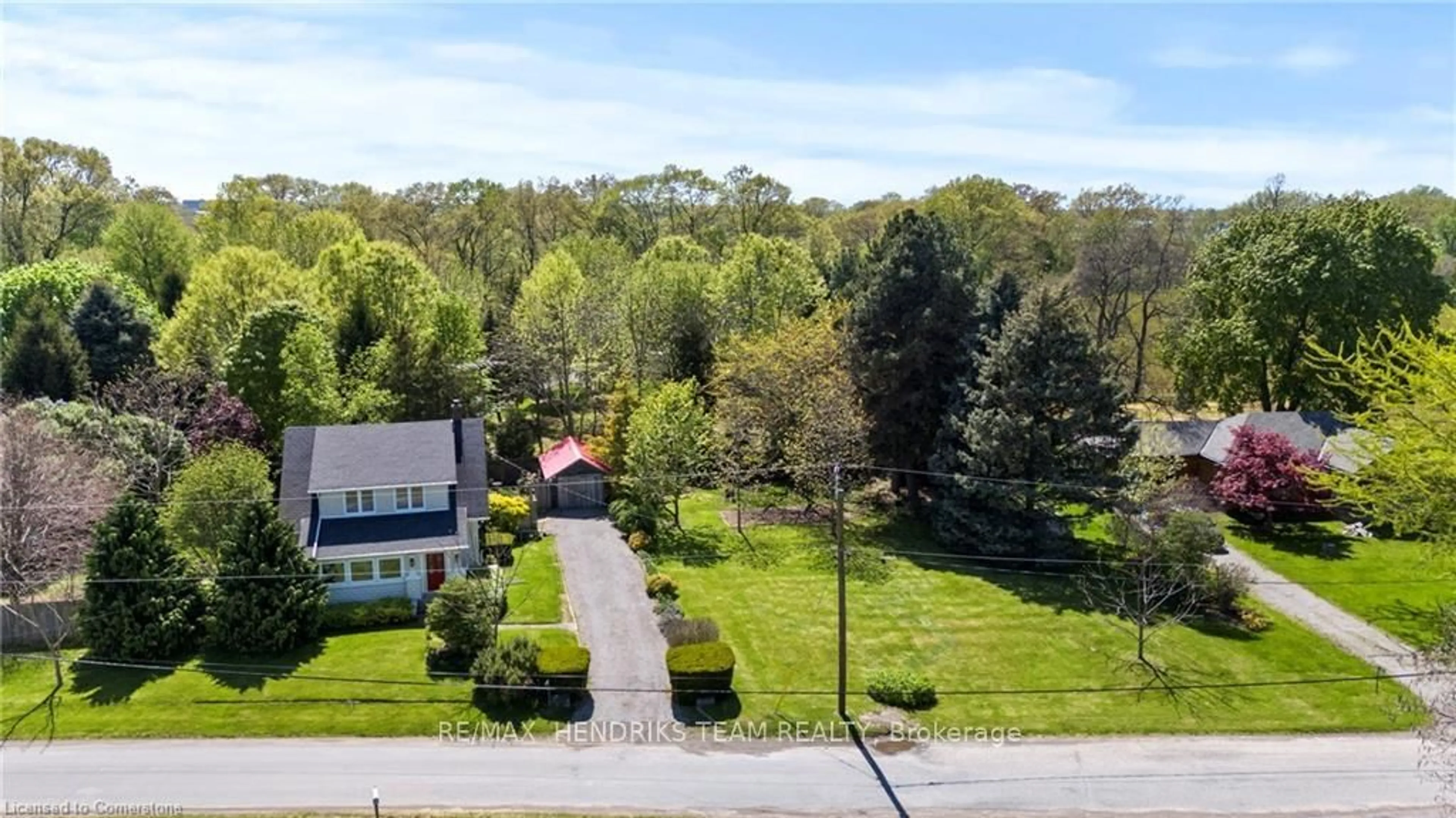 A pic from outside/outdoor area/front of a property/back of a property/a pic from drone, unknown for 1386 McNab Rd, Niagara-on-the-Lake Ontario L0S 1J0