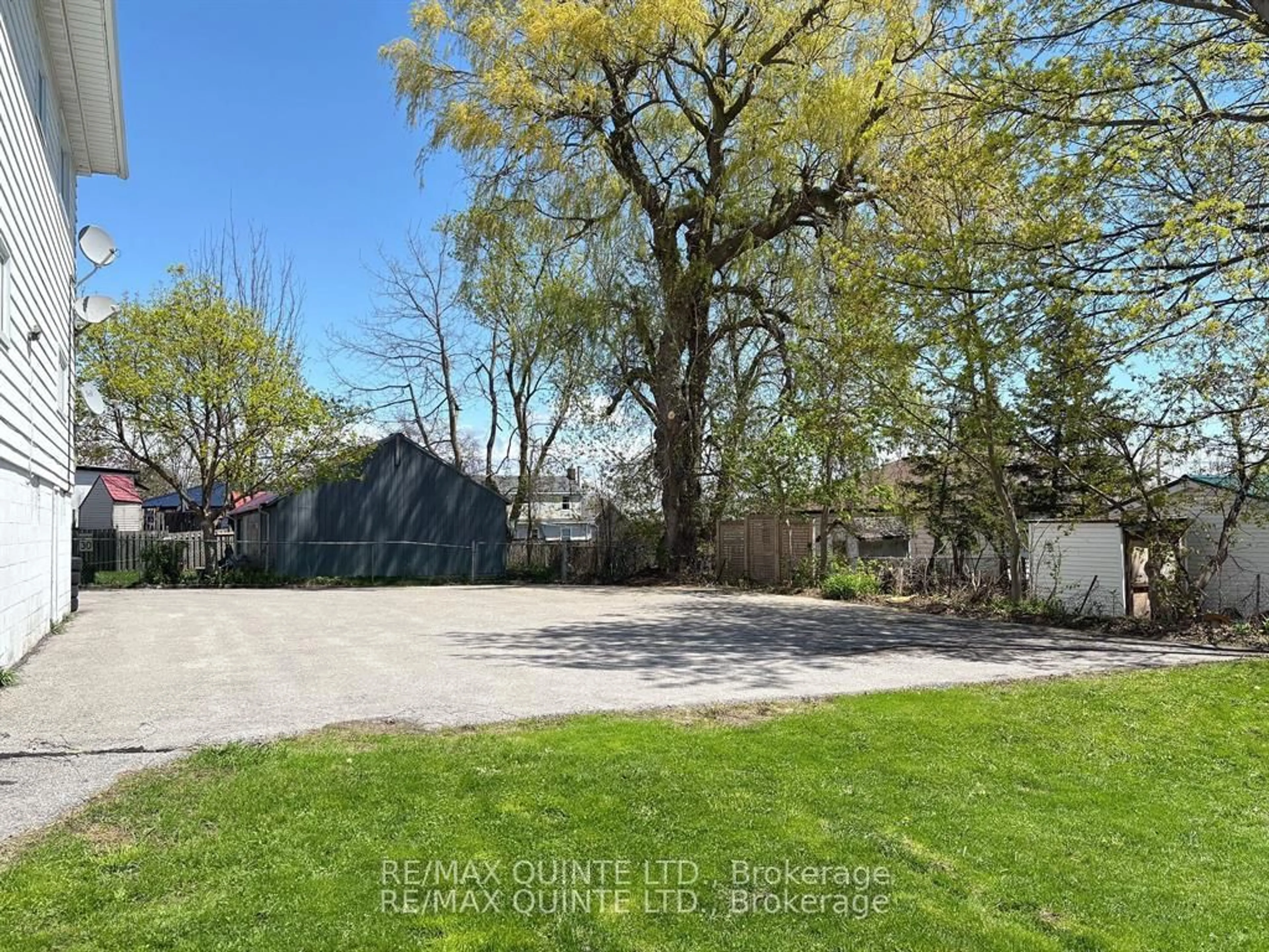 A pic from outside/outdoor area/front of a property/back of a property/a pic from drone, street for 263 Dundas St, Quinte West Ontario K8V 3R7