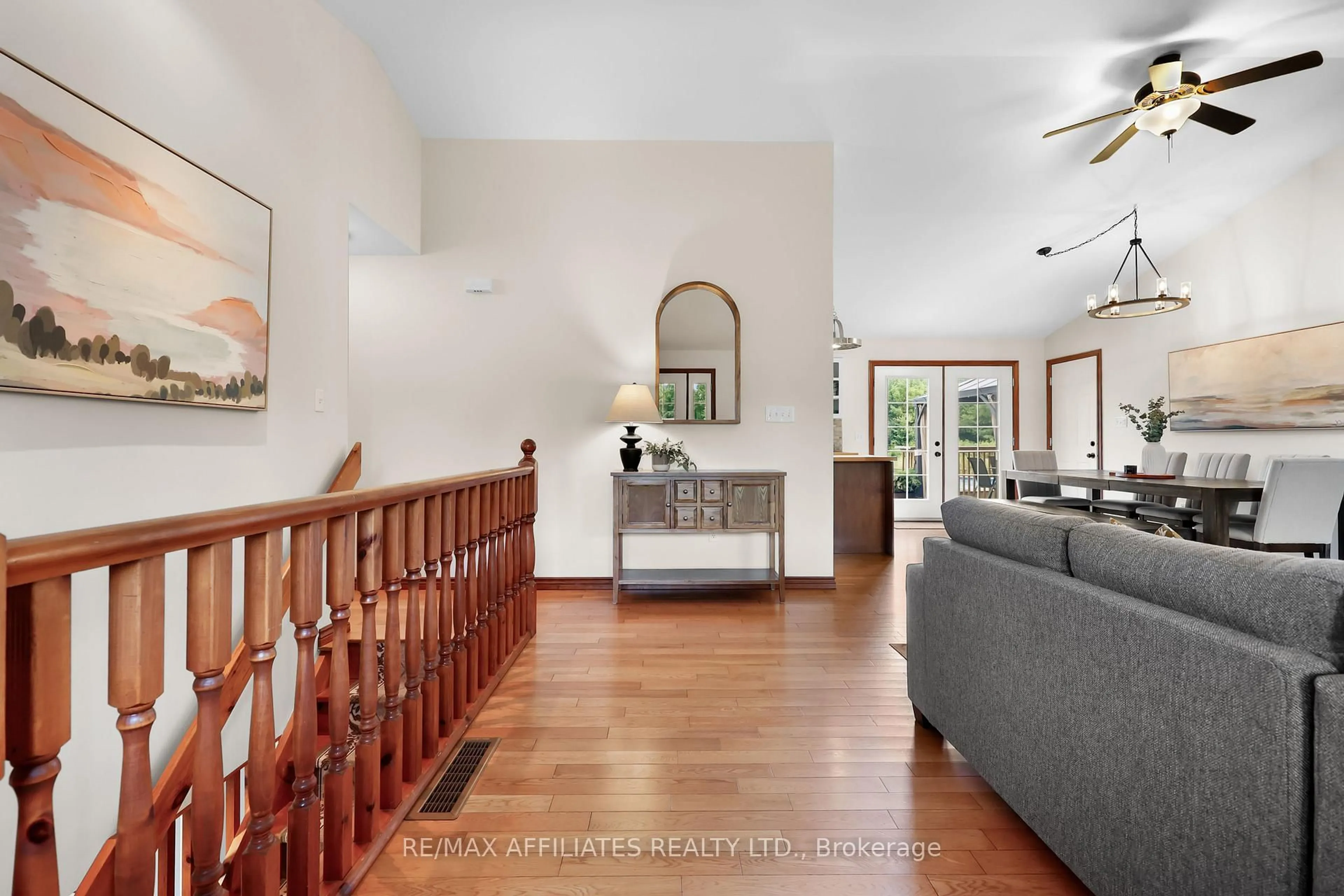 Indoor foyer for 21 Leeland Dr, Rideau Lakes Ontario K7A 4S5