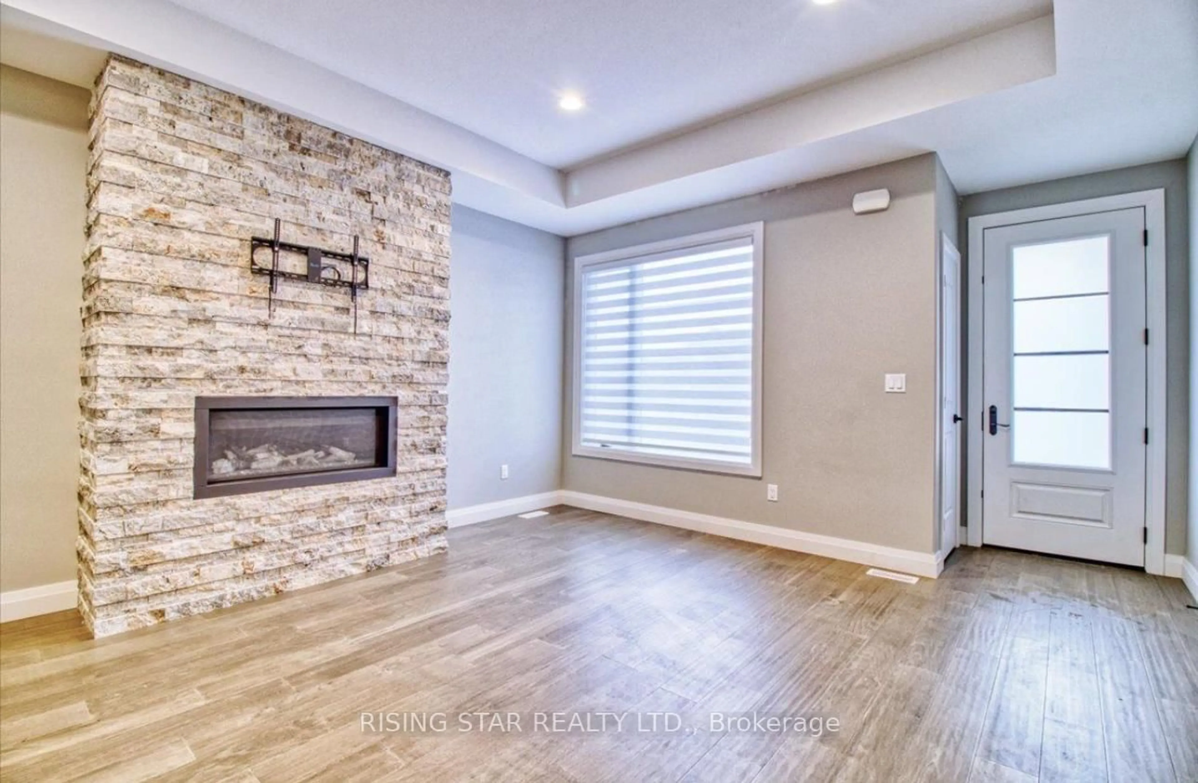 Living room with furniture, unknown for 30 Evening Dr, Chatham-Kent Ontario N7L 0B6