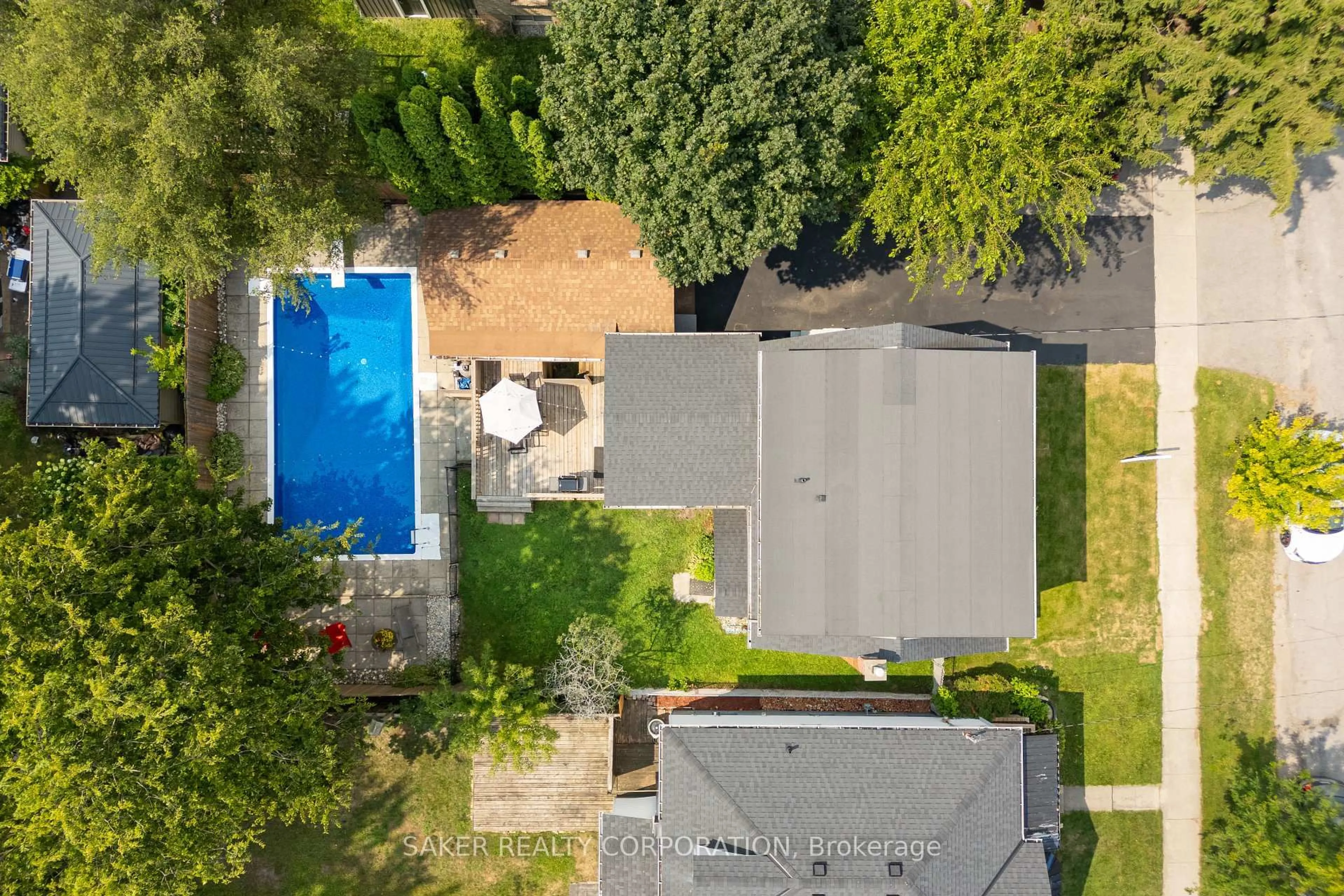 A pic from outside/outdoor area/front of a property/back of a property/a pic from drone, unknown for 142 Britannia Ave, London North Ontario N6H 2J5