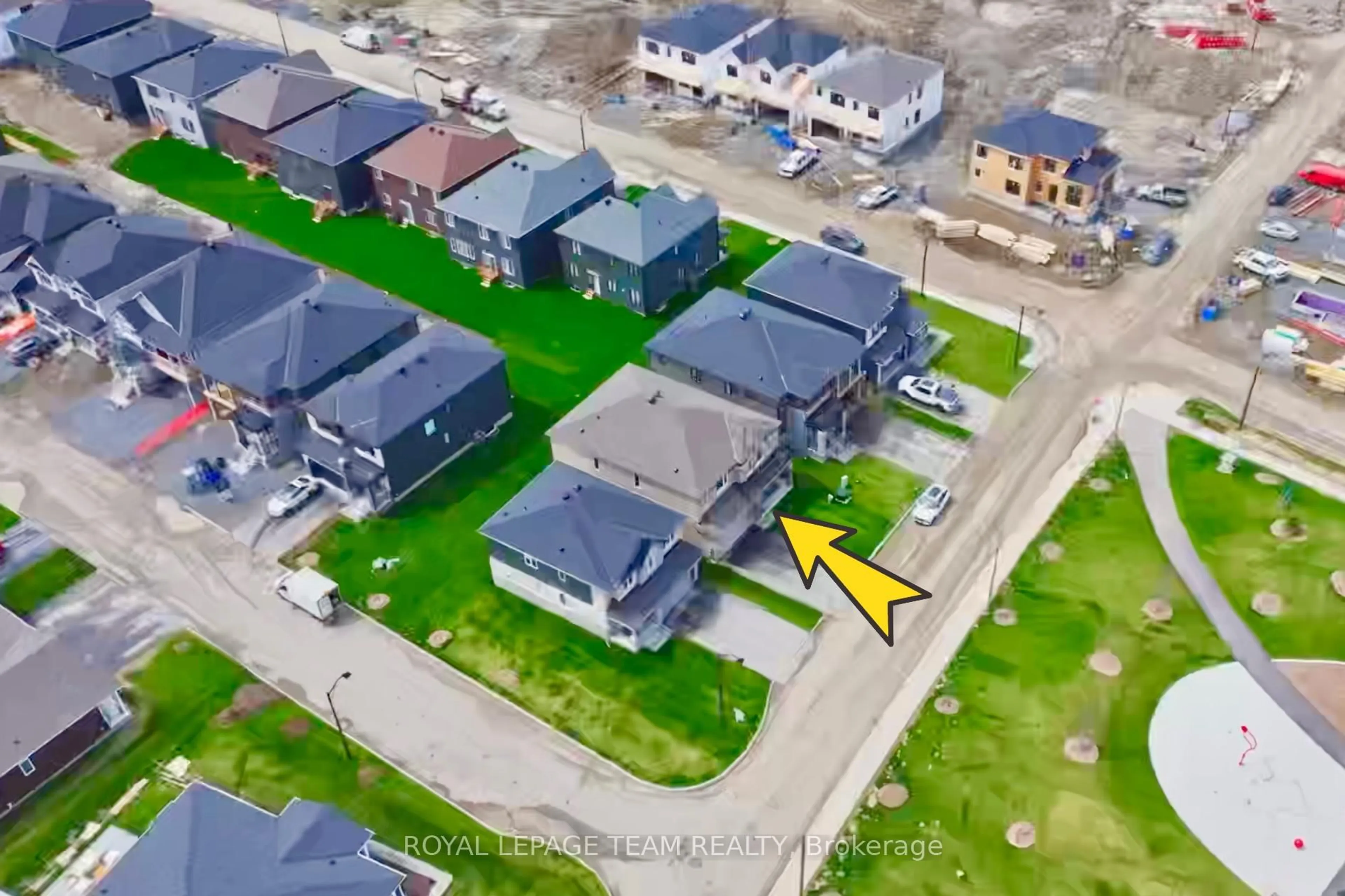 A pic from outside/outdoor area/front of a property/back of a property/a pic from drone, street for 2055 Wanderer Ave, Manotick Ontario K4M 0W9