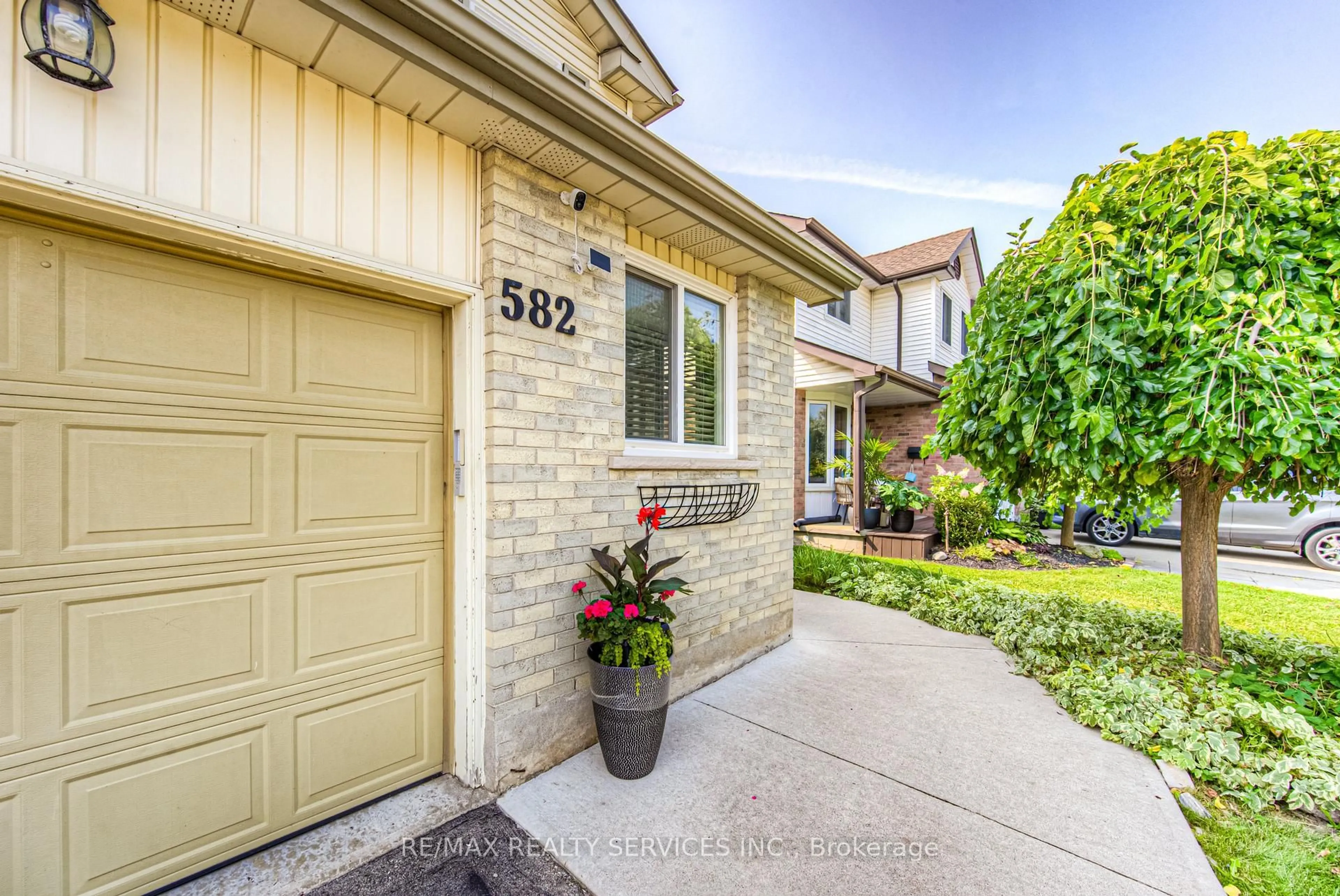 Unknown for 582 Drummerhill Cres, Waterloo Ontario N2T 1G4