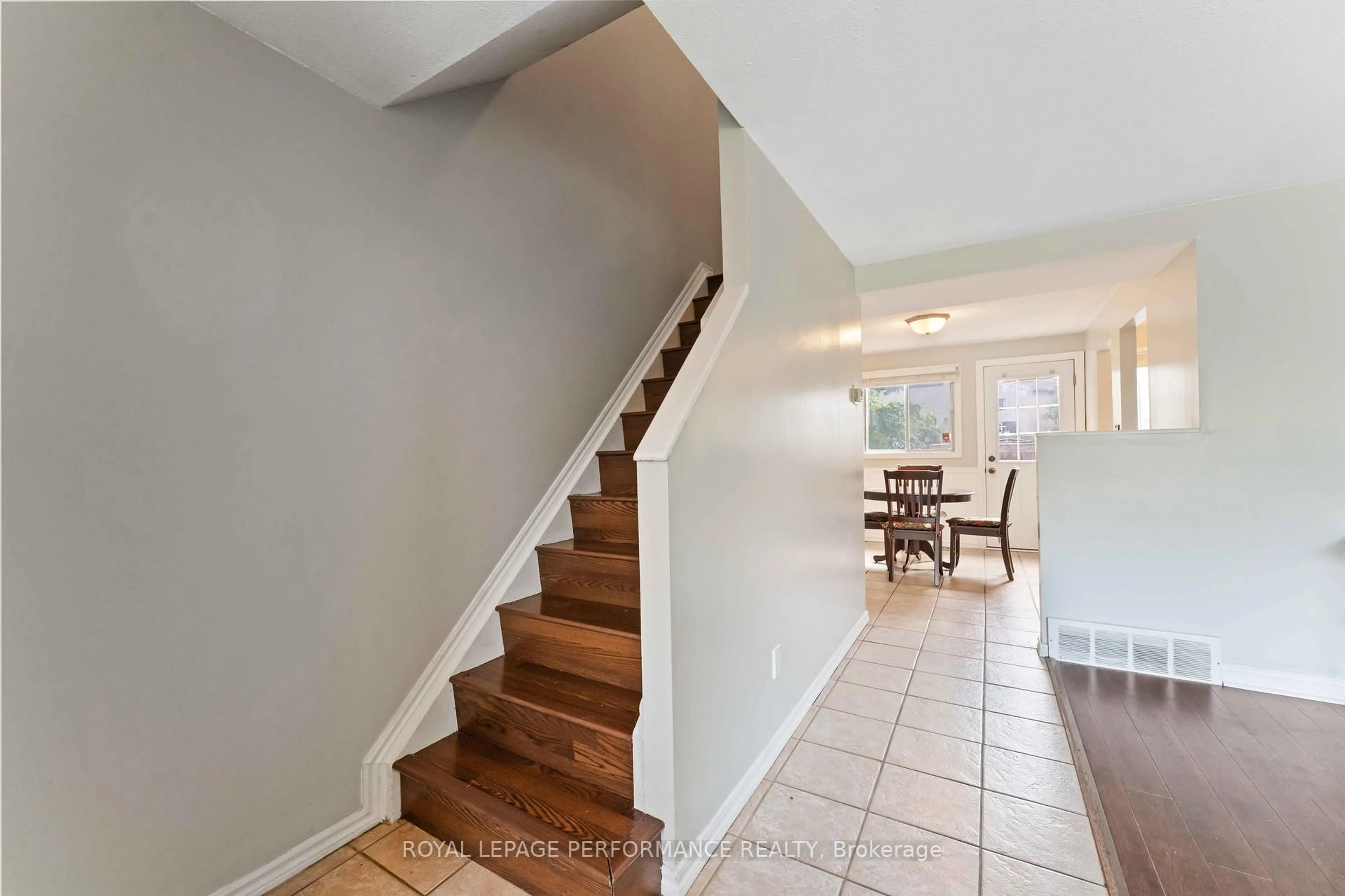 Unknown for 1439 Bethamy Lane #28, Ottawa Ontario K1J 8P7