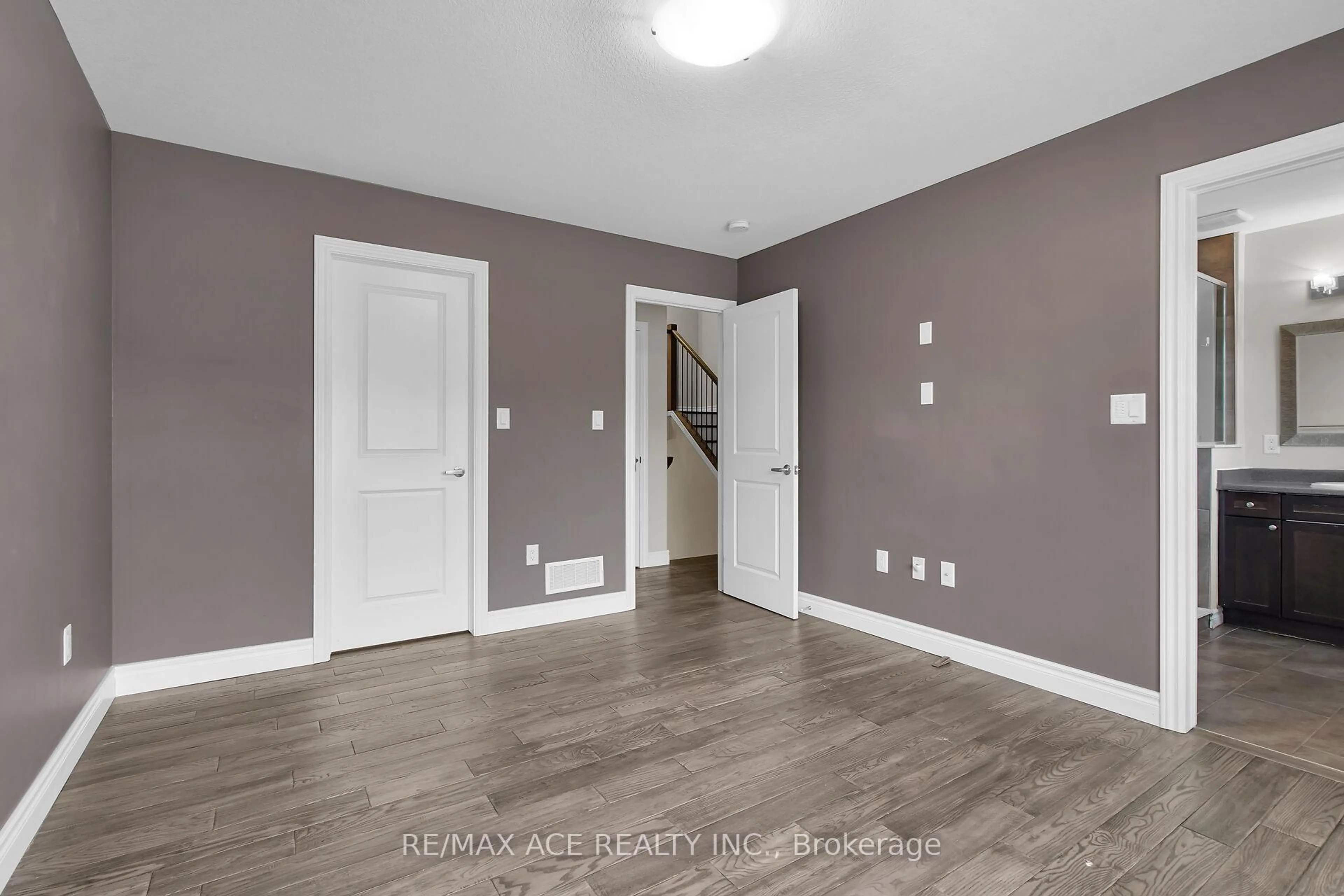 Indoor entryway for 2235 Blackwater Rd #72, London North Ontario N5X 0L8